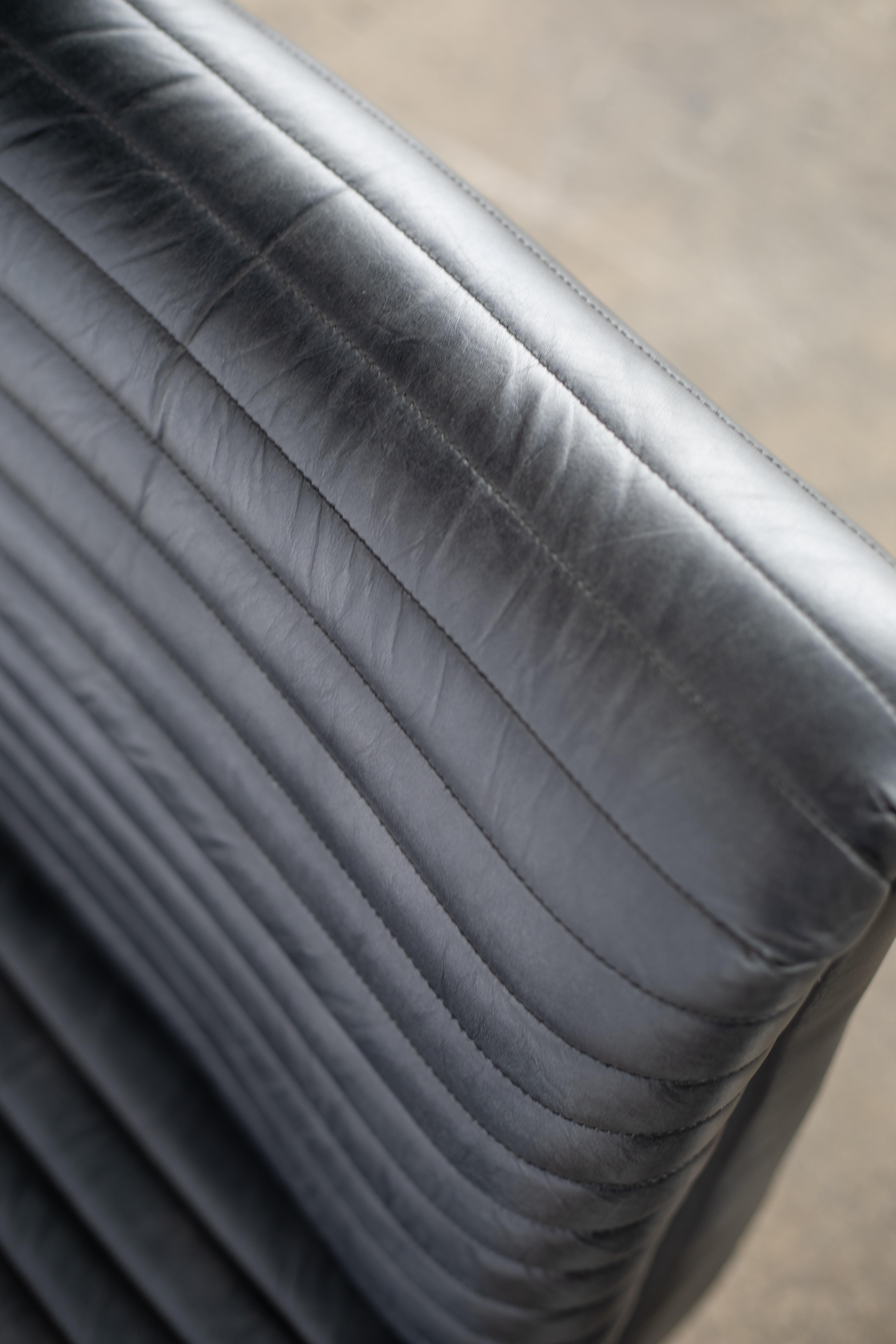 Modularer Sesselsatz aus schwarzem Leder im Angebot 6