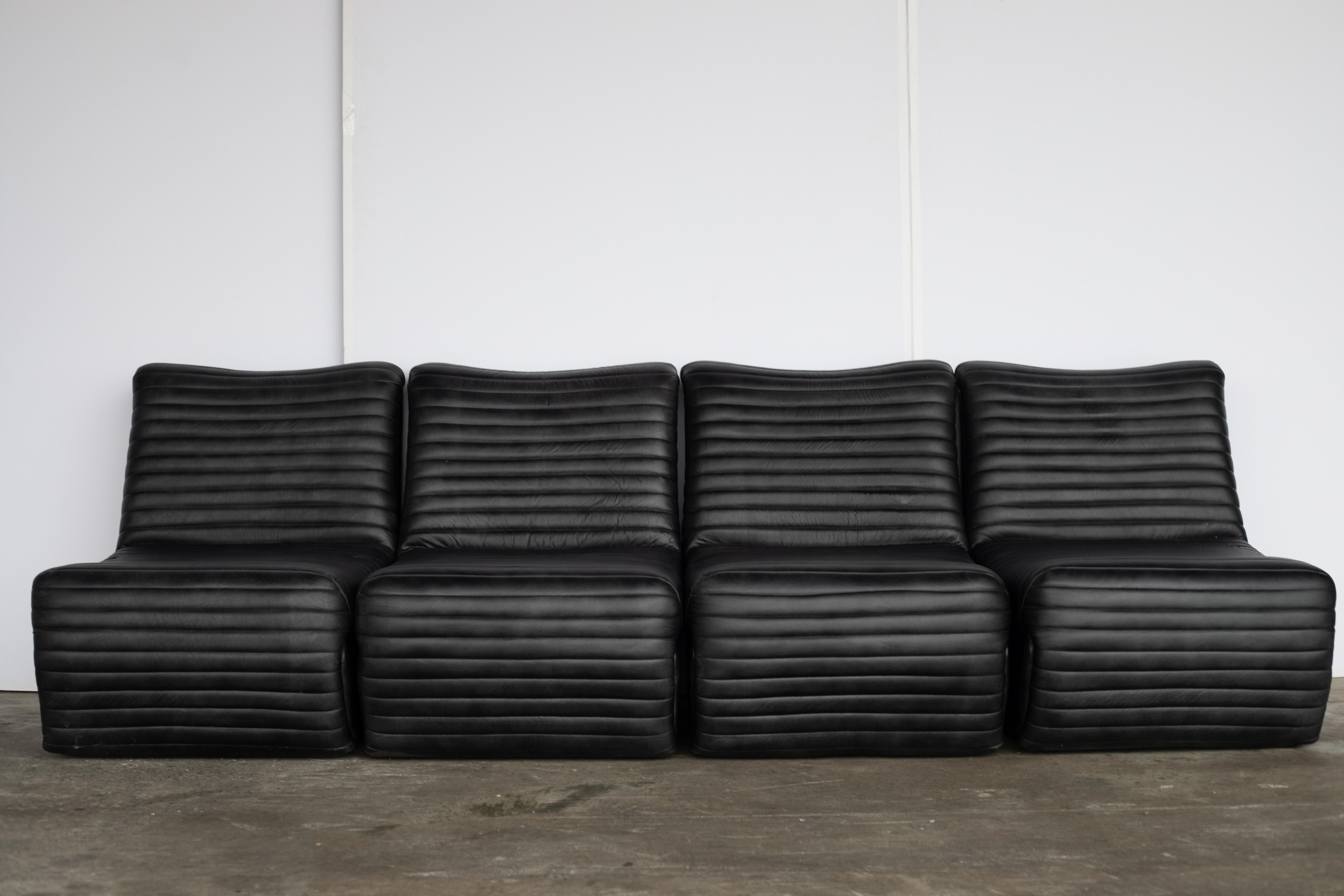 Modularer Sesselsatz aus schwarzem Leder im Zustand „Gut“ im Angebot in North Charleston, SC