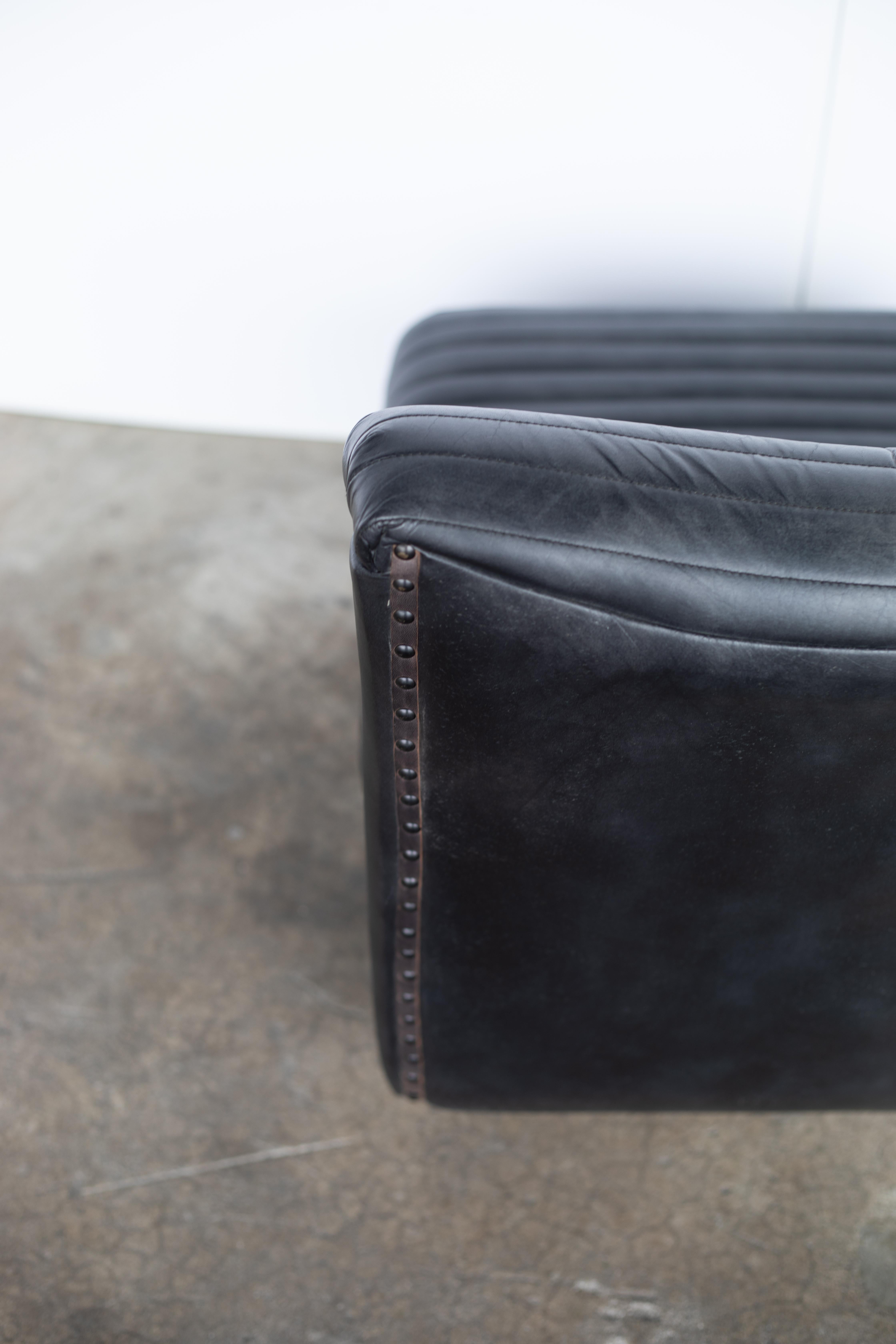 Modularer Sesselsatz aus schwarzem Leder im Angebot 3