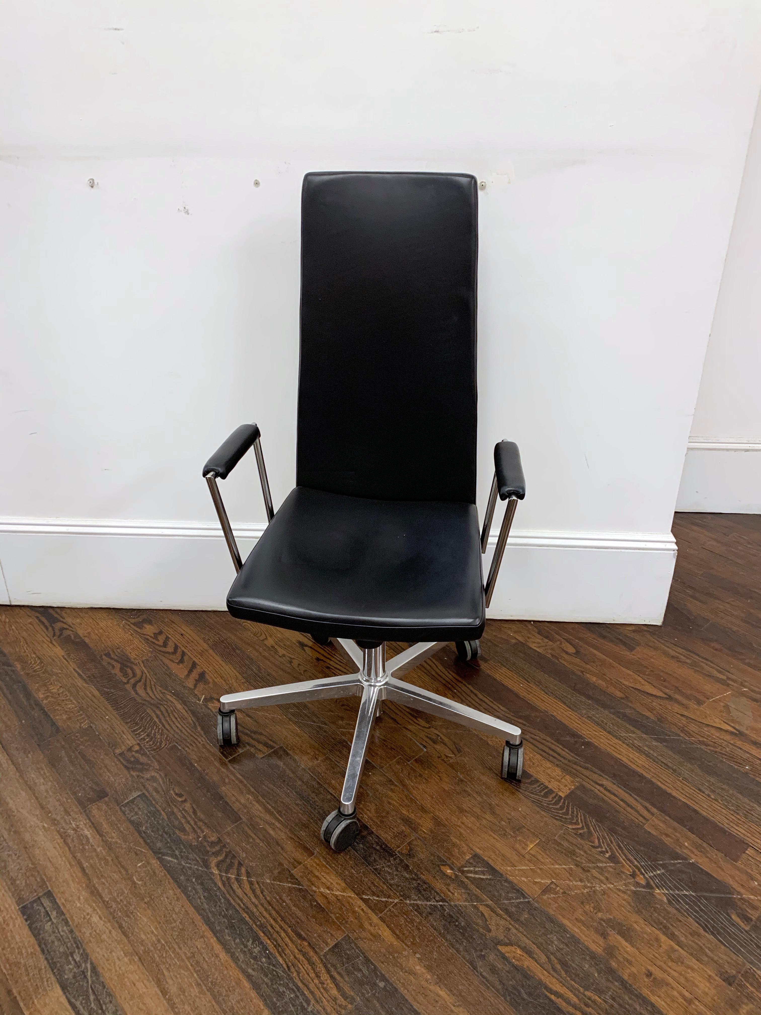 Black Leather Office Chair In Fair Condition In New York, NY