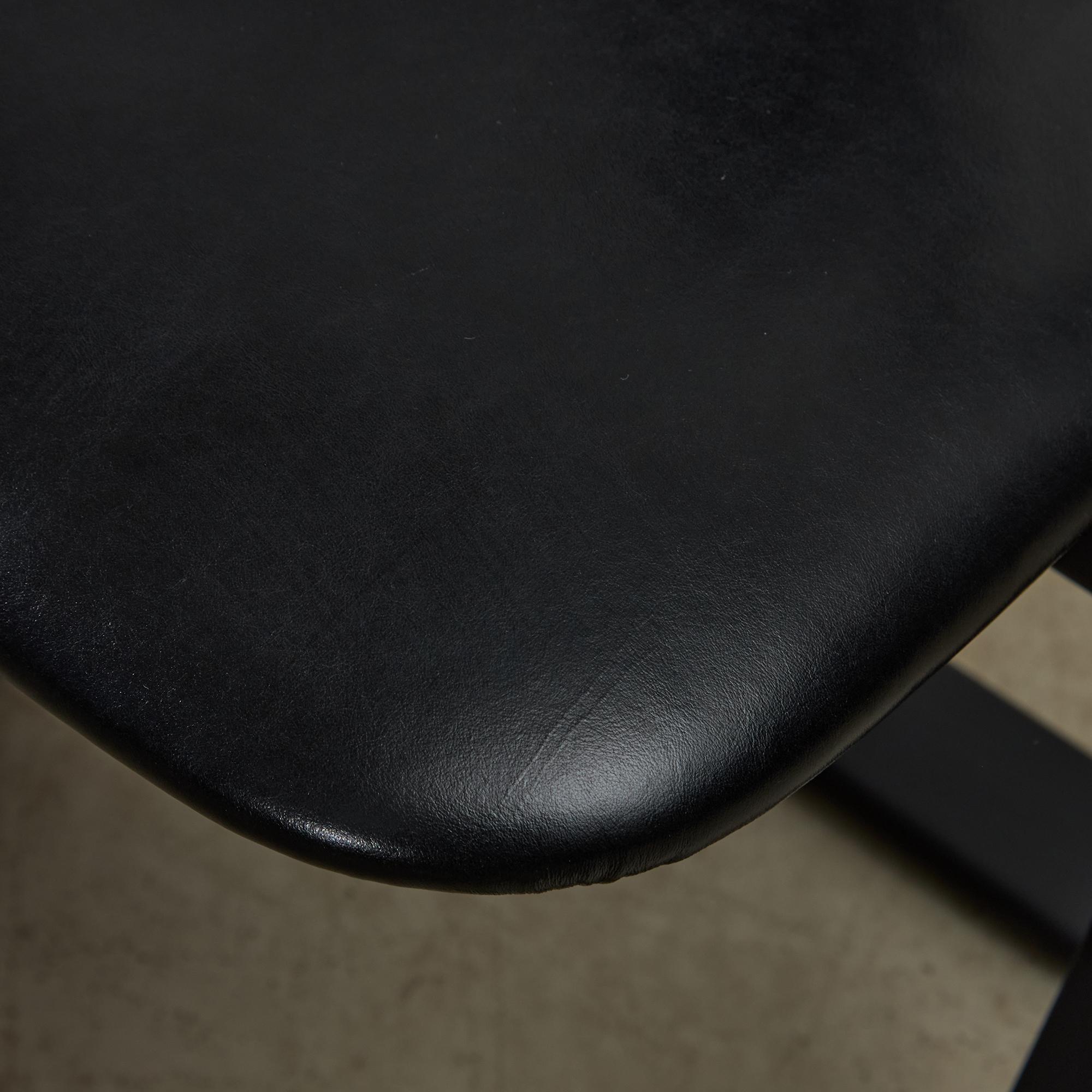 Silla pendular de cuero negro de Peter Opsvik para Stokke, 1983 en venta 6
