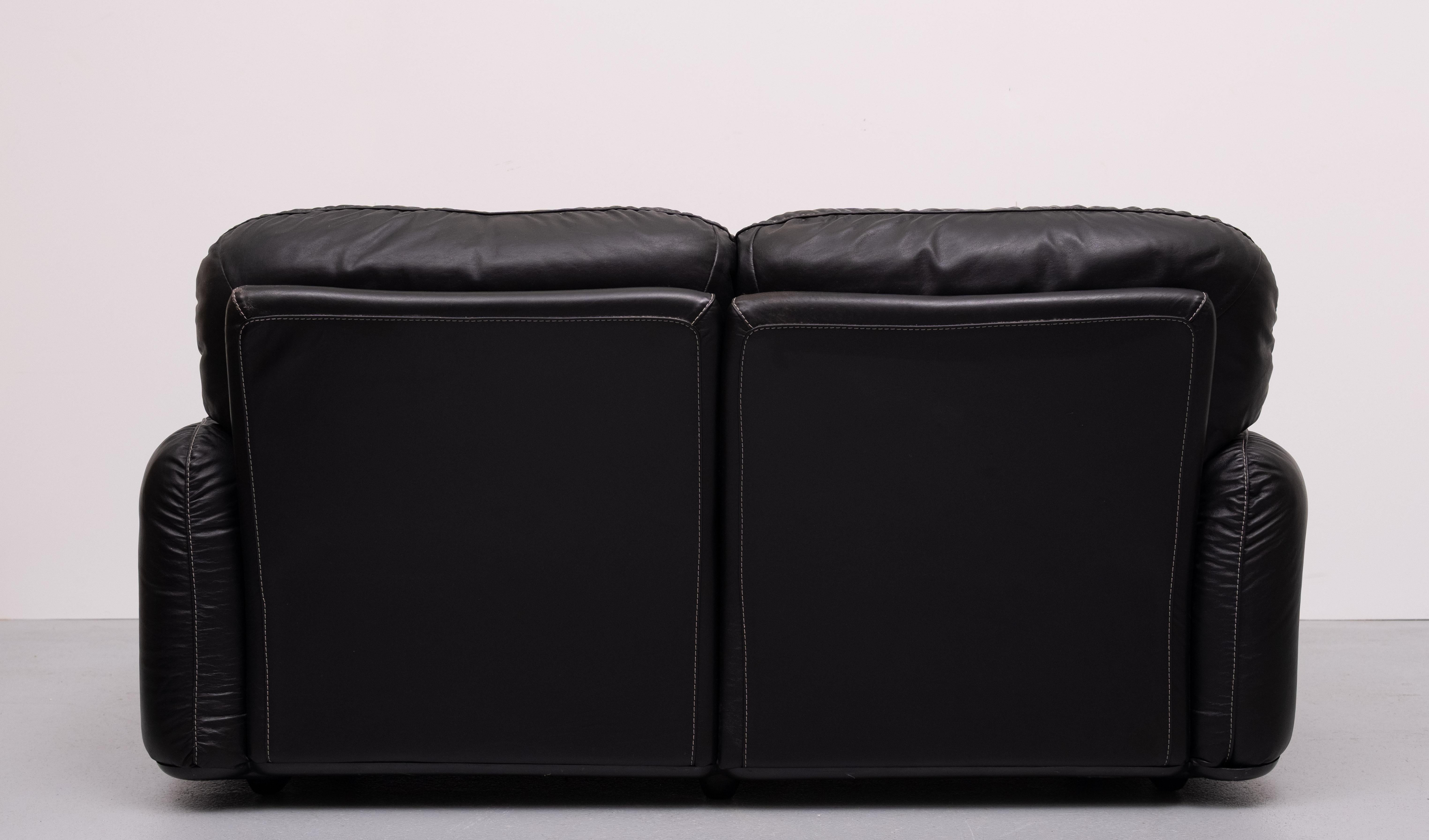 Schwarzes Leder Piumotto  Sofa von Arrigo Arrigoni für Busnelli, Italien, 1970er Jahre (Ende des 20. Jahrhunderts) im Angebot