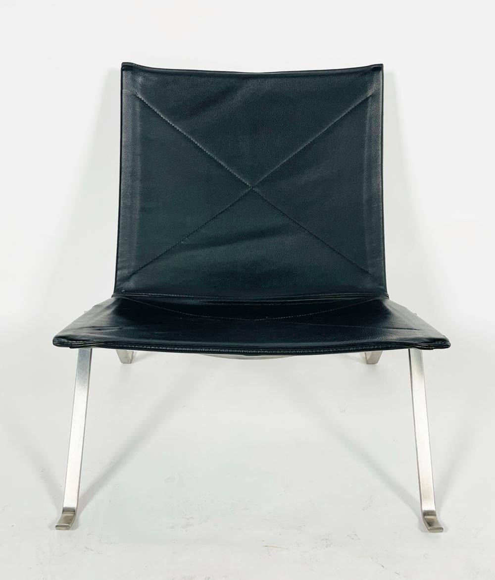 The discrete and elegant lounge chair PK22 epitomizes the work of Poul Kjærholm and his search for the ideal type-form and Industrial dimension, which was always present in his work. The profile of the steel frame structure originates from his