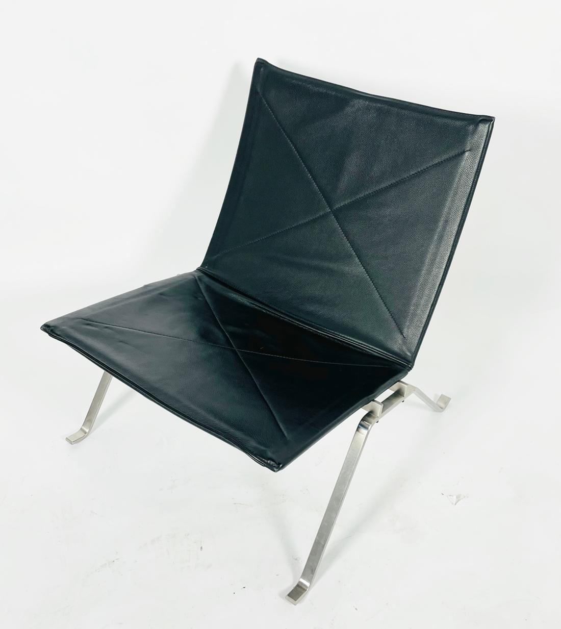 Modern Black Leather PK 22 Lounge Chair by Fritz Hansen