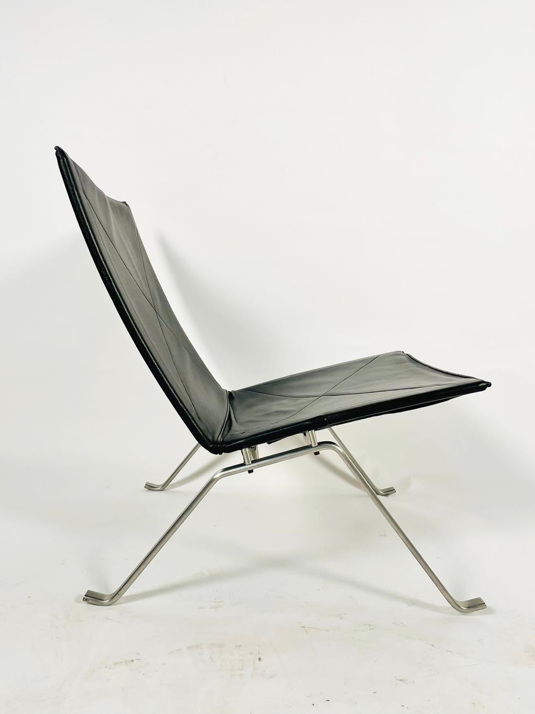 Contemporary Black Leather PK 22 Lounge Chair by Fritz Hansen