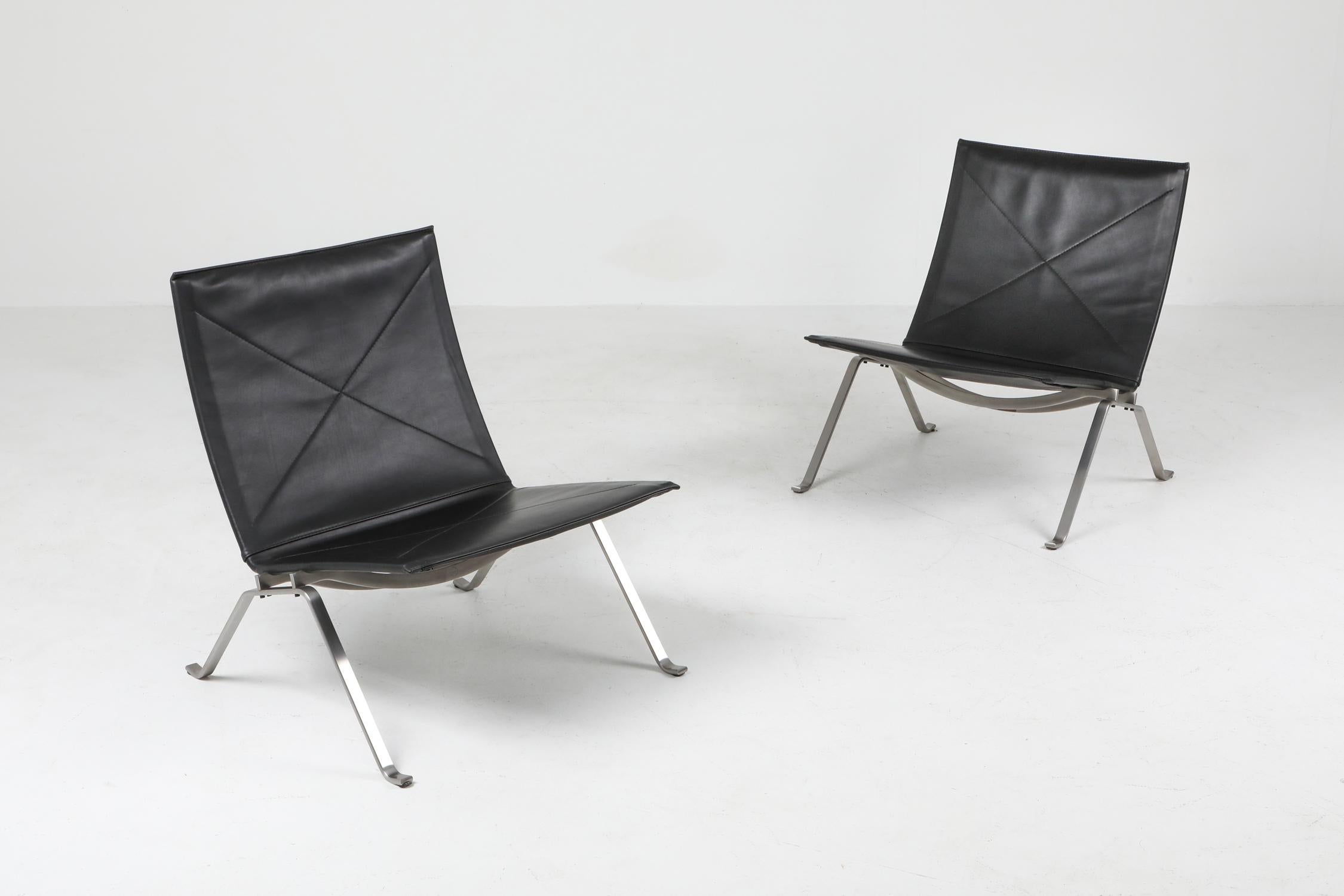 Poul Kjaerholm, PK 22 aura black leather, Fritz Hansen Denmark

The discrete and elegant lounge chair PK22 epitomizes the work of Poul Kjærholm and his search for the ideal type-form and Industrial dimension, which was always present in his work.
