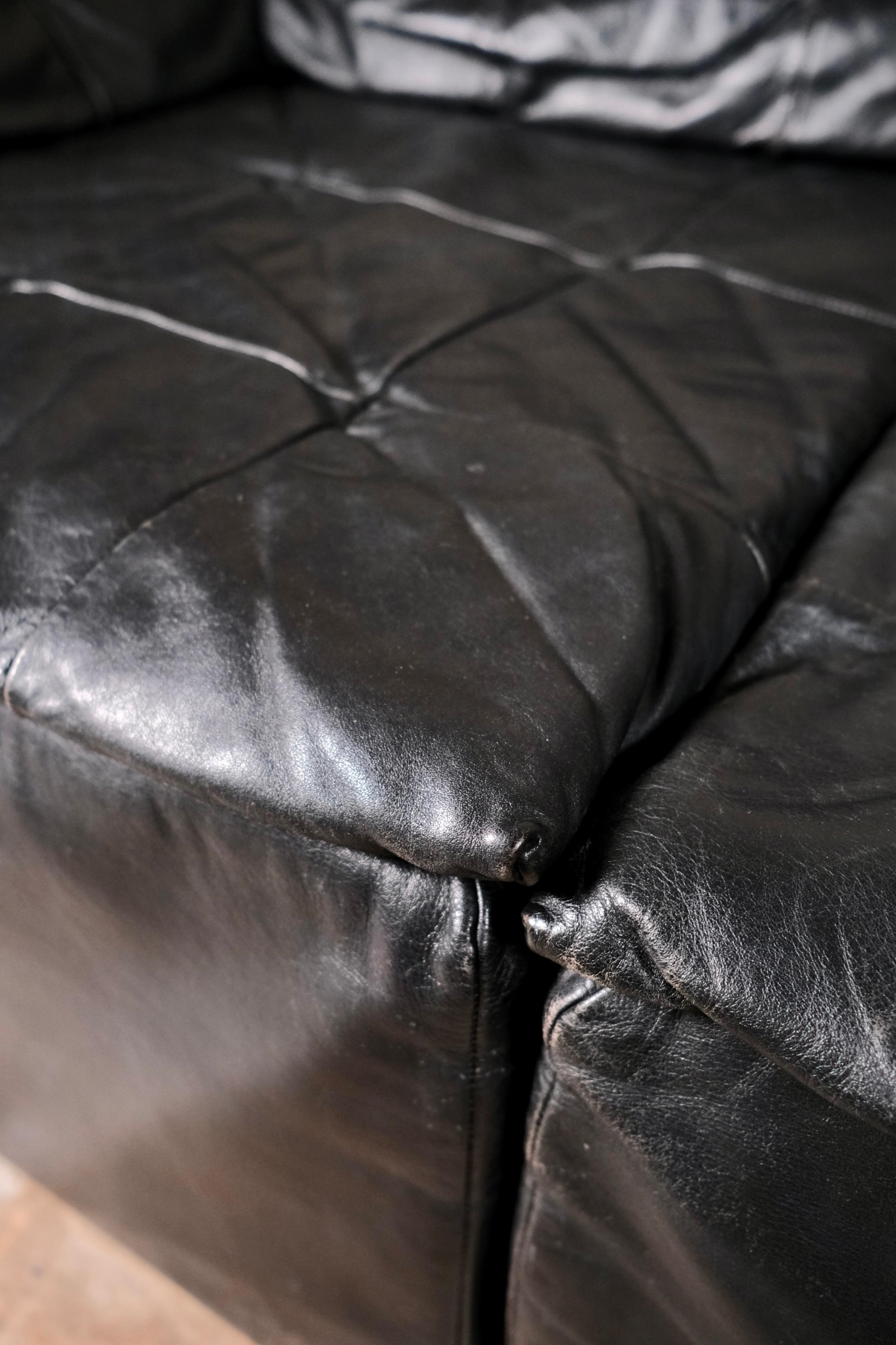 Black leather Player sofa by Hans Hopfer for Roche Bobois, France, 1972 For Sale 4