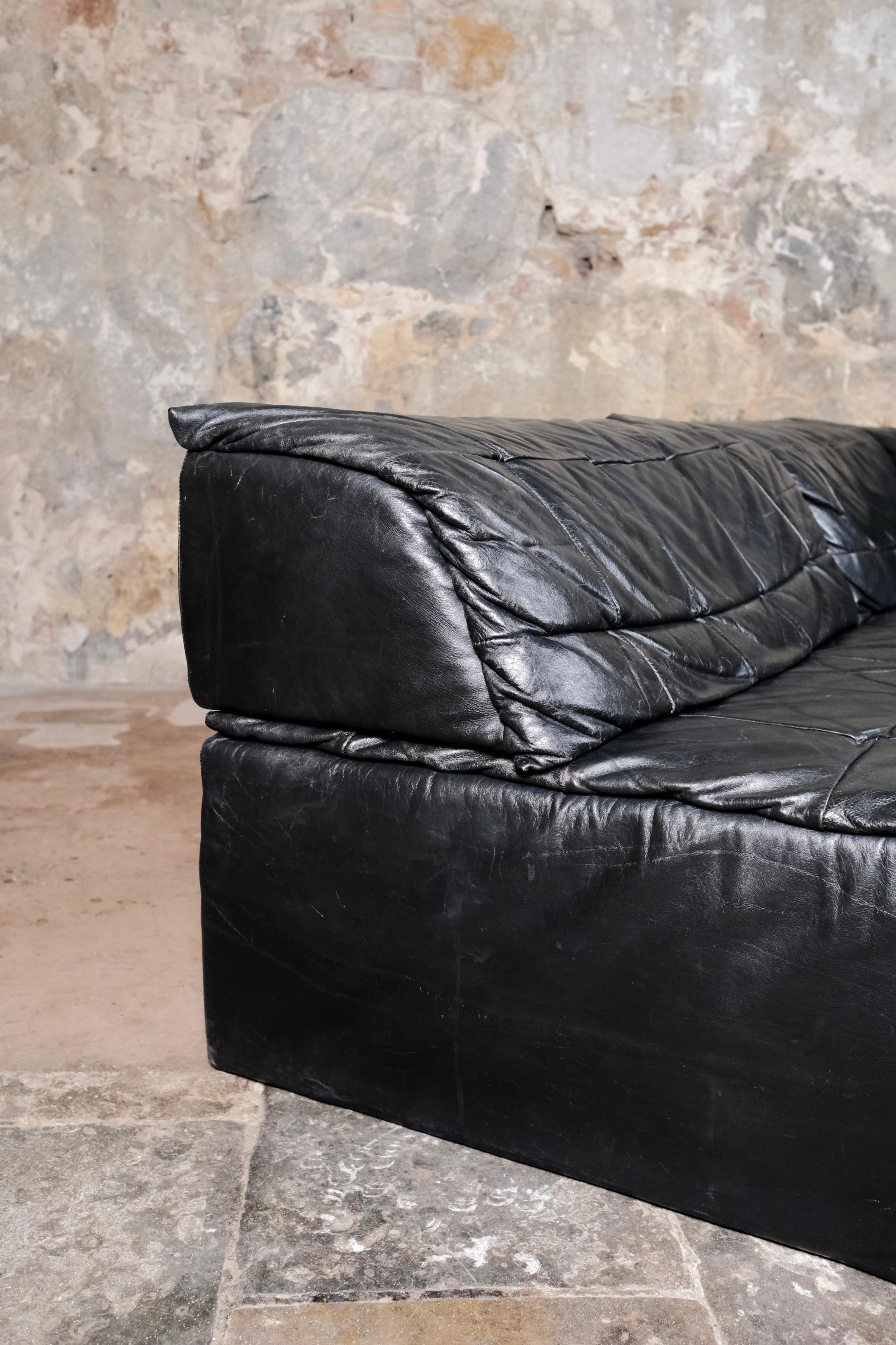 Black leather Player sofa by Hans Hopfer for Roche Bobois, France, 1972 For Sale 6