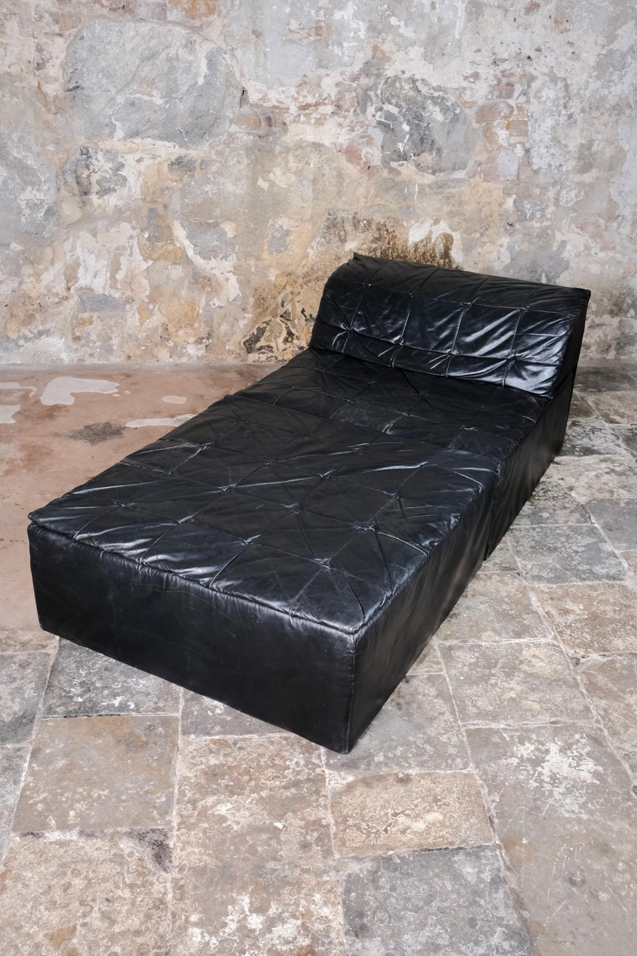 Black leather Player sofa by Hans Hopfer for Roche Bobois, France, 1972 In Good Condition For Sale In Lyon, FR