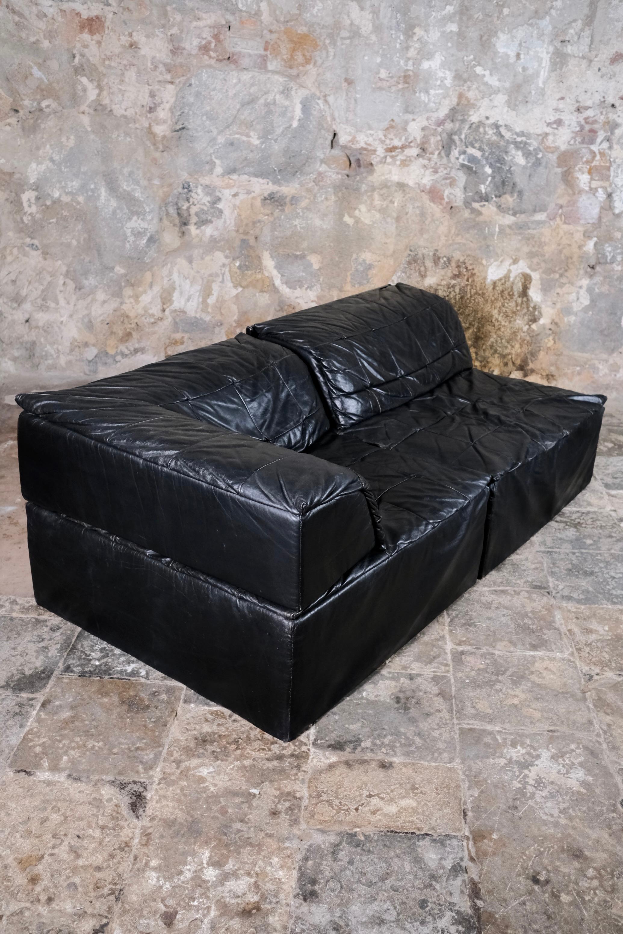 Late 20th Century Black leather Player sofa by Hans Hopfer for Roche Bobois, France, 1972 For Sale