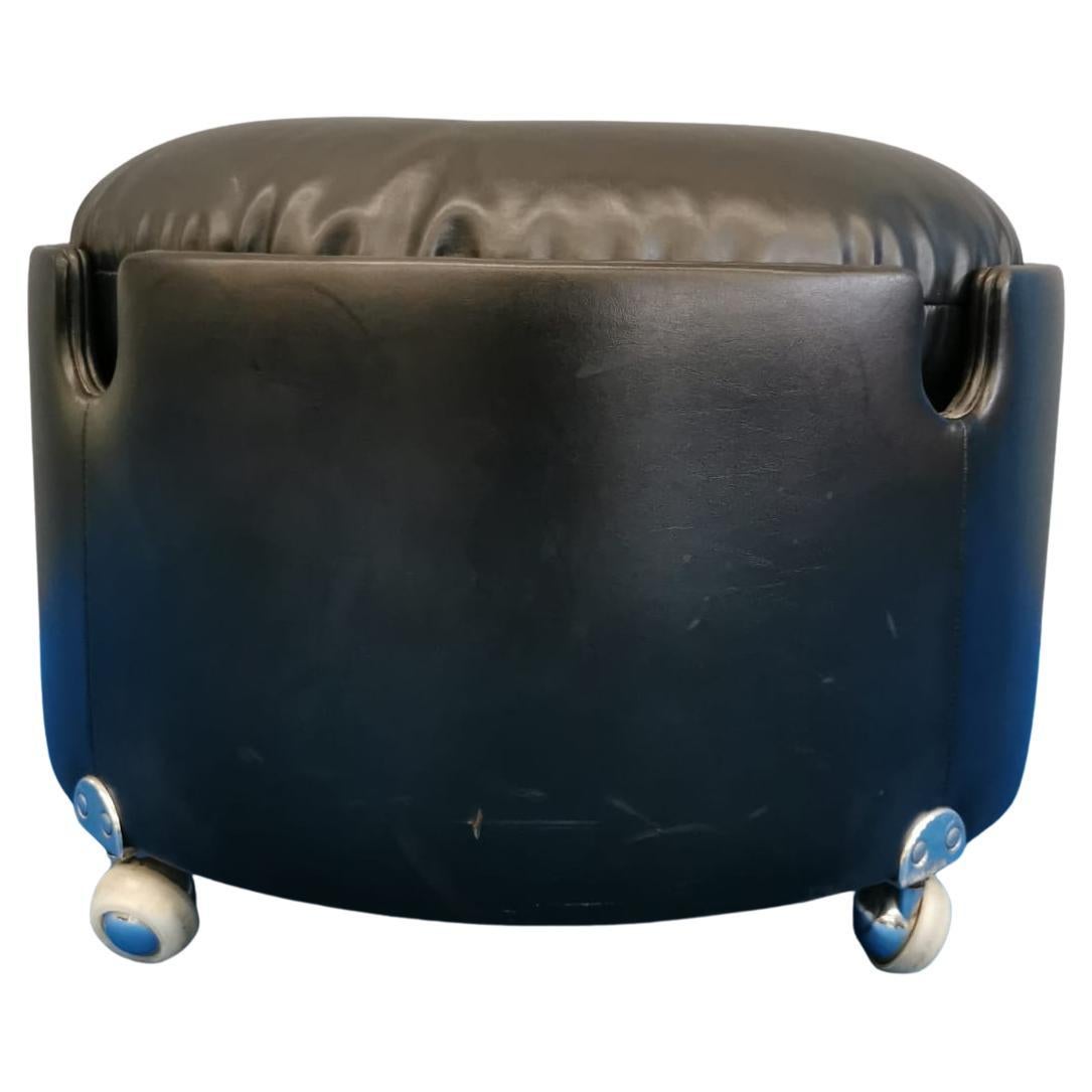 Black Leather Dilly Dally Pouf by Luigi Massoni for Poltrona Frau For Sale  at 1stDibs