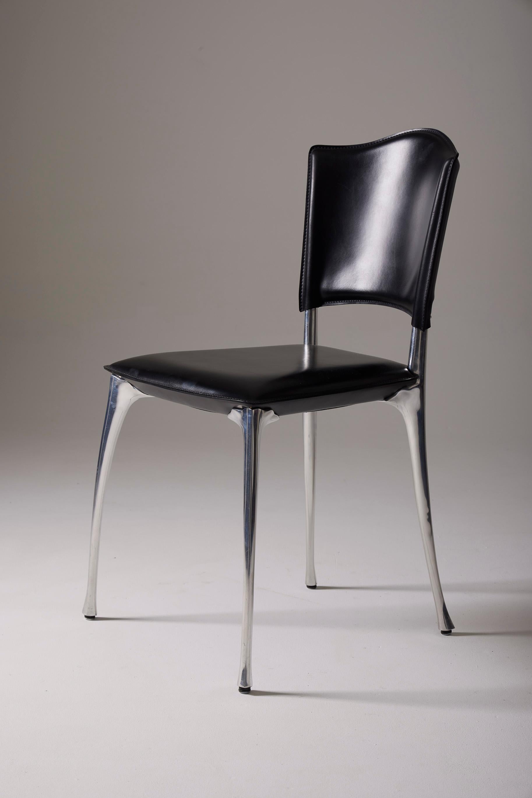 Protis chair with a chrome metal frame and smooth high-quality leather seat and backrest. Very good condition. This chair will be perfect as an office chair.
LP2857