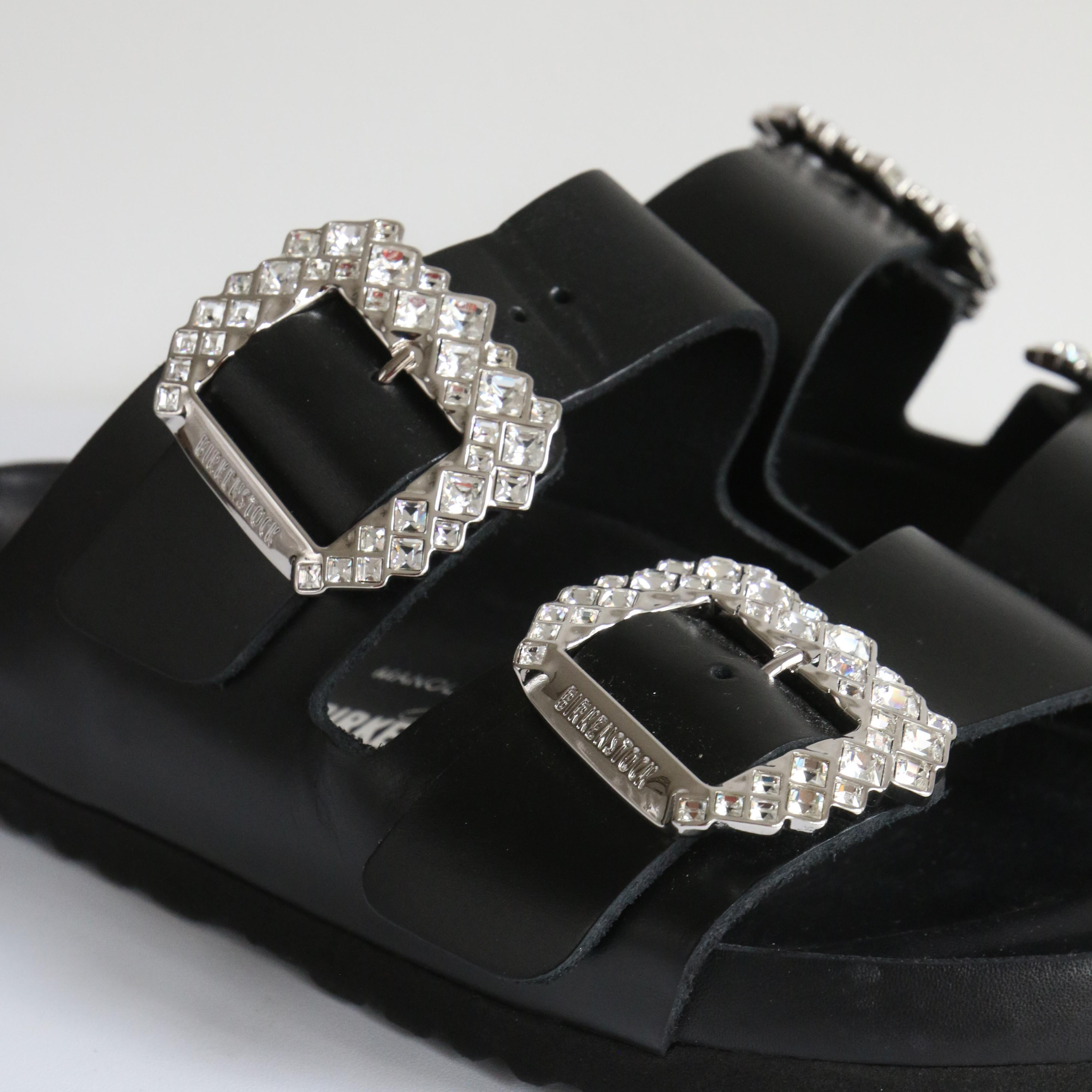 Manolo Blahnik für Birkenstock Sandalen aus schwarzem Leder und Strass, UK 6 US 8 EU im Zustand „Gut“ in Cheltenham, GB