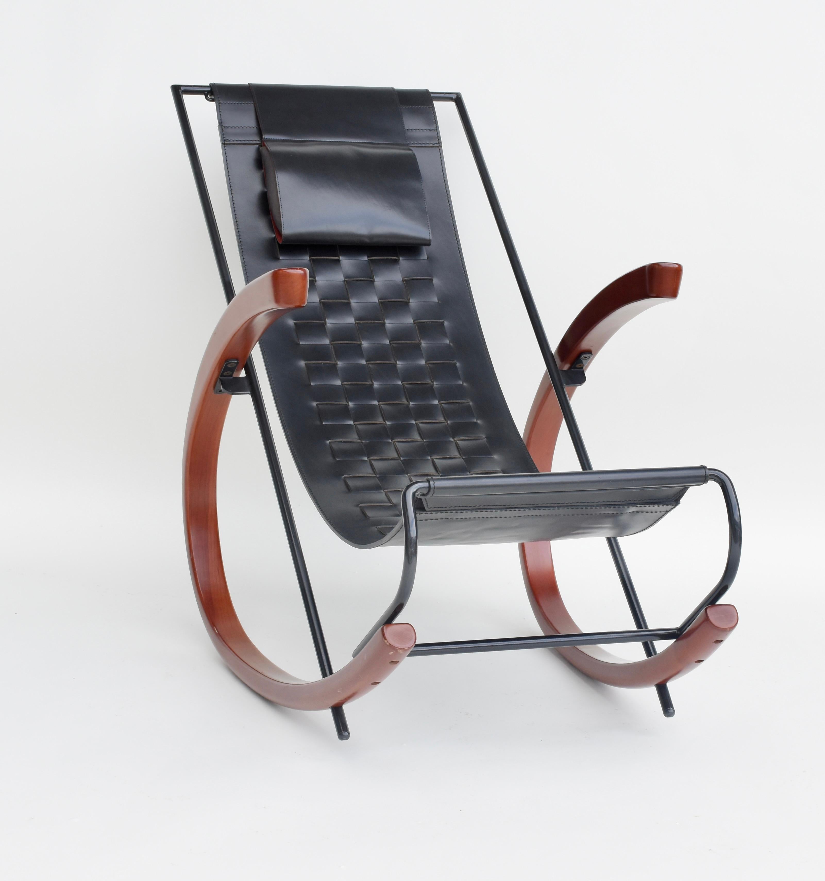 Black leather rocking chair model 'Donna' by Elio di Franco for Zanotta - 1988.
The condition of the chair is very good. Leather looks beautiful and good frame has great shine and form. 
Feel free to request a delivery rate and we will do our best