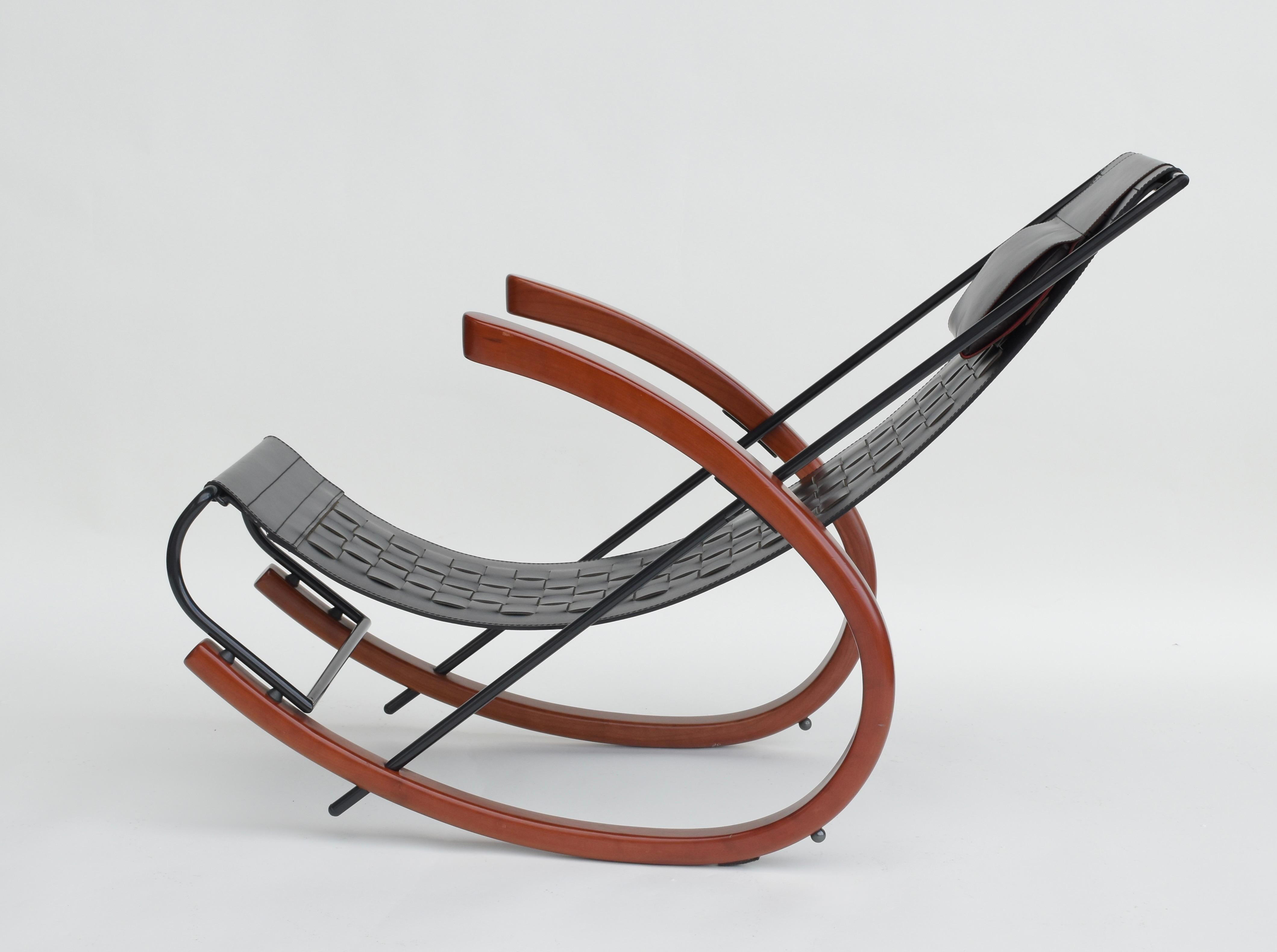 Silla mecedora de cuero negro Modelo 'Donna' de Elio di Franco para Zanotta 1988 Moderno en venta