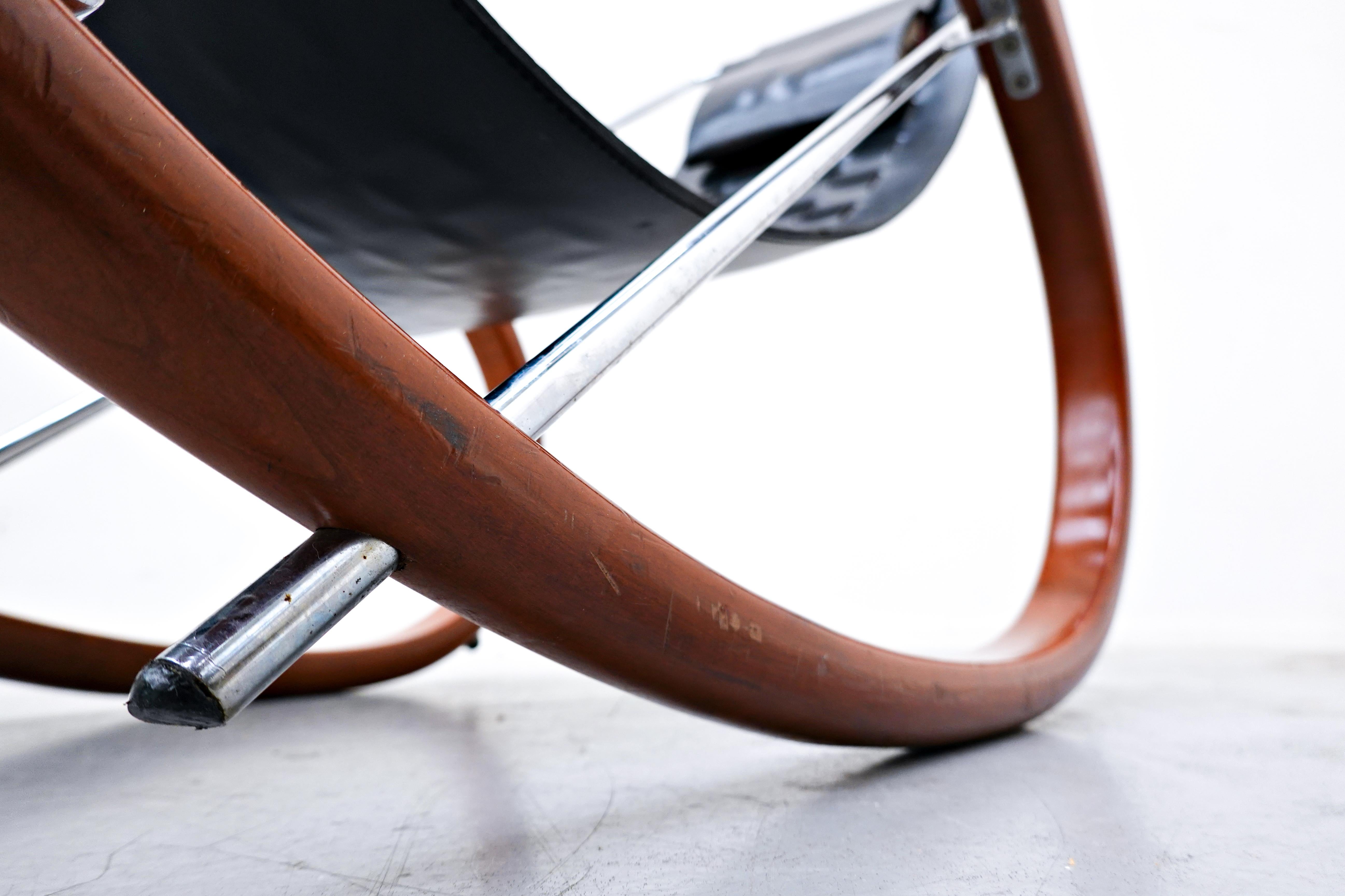Black Leather Rocking Chair Model 'Donna' by Elio di Franco for Zanotta, 1988 In Good Condition In Brussels, BE