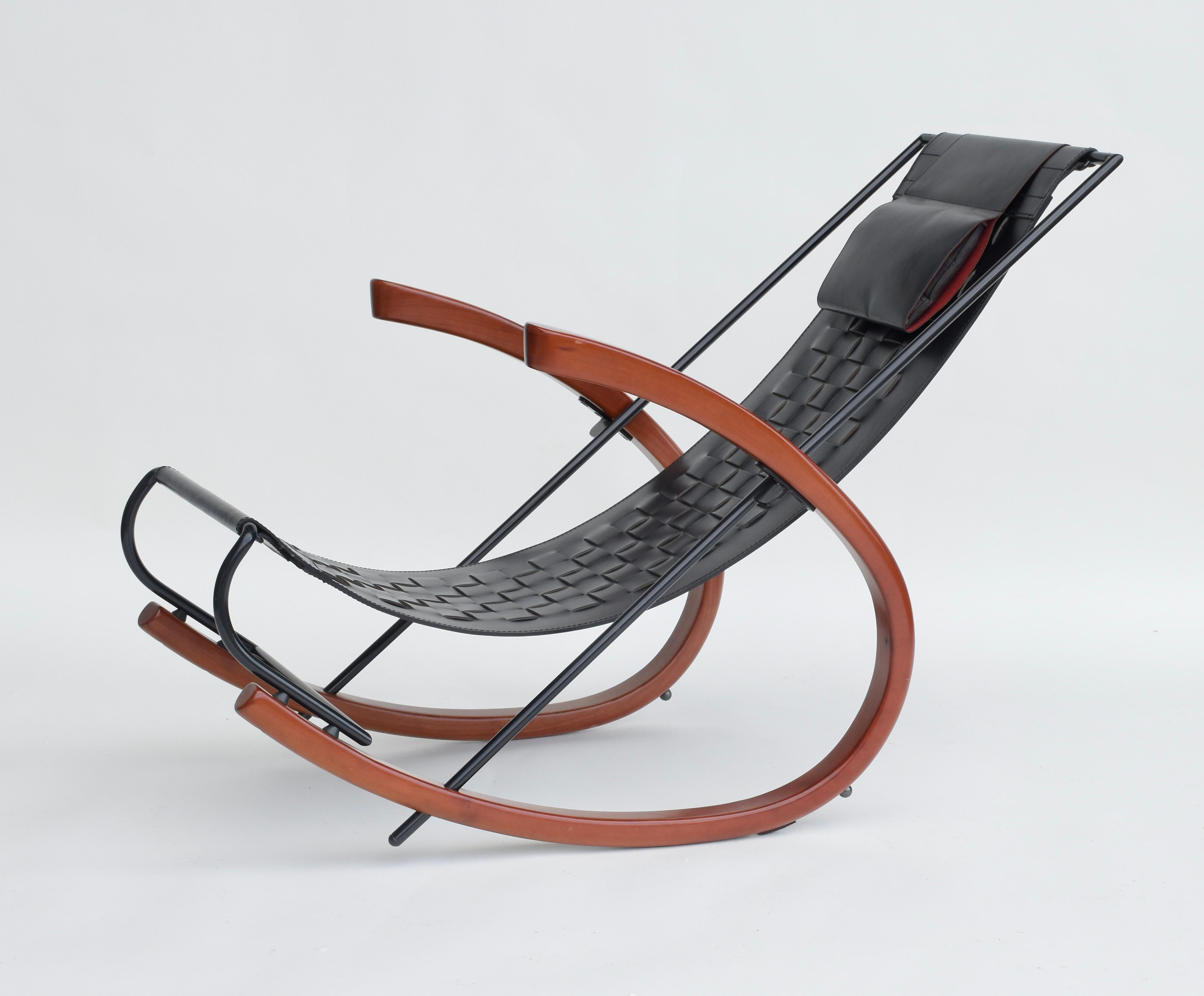 Silla mecedora de cuero negro Modelo 'Donna' de Elio di Franco para Zanotta 1988 en Bueno estado para la venta en Bonita Springs, FL