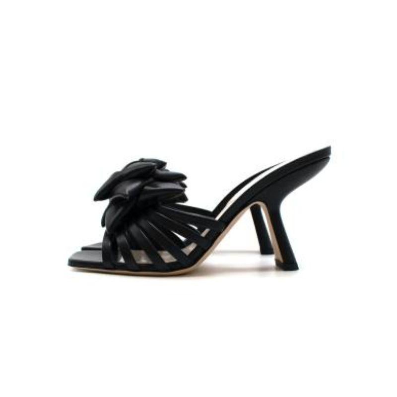Black leather rosette heeled mules In Excellent Condition For Sale In London, GB
