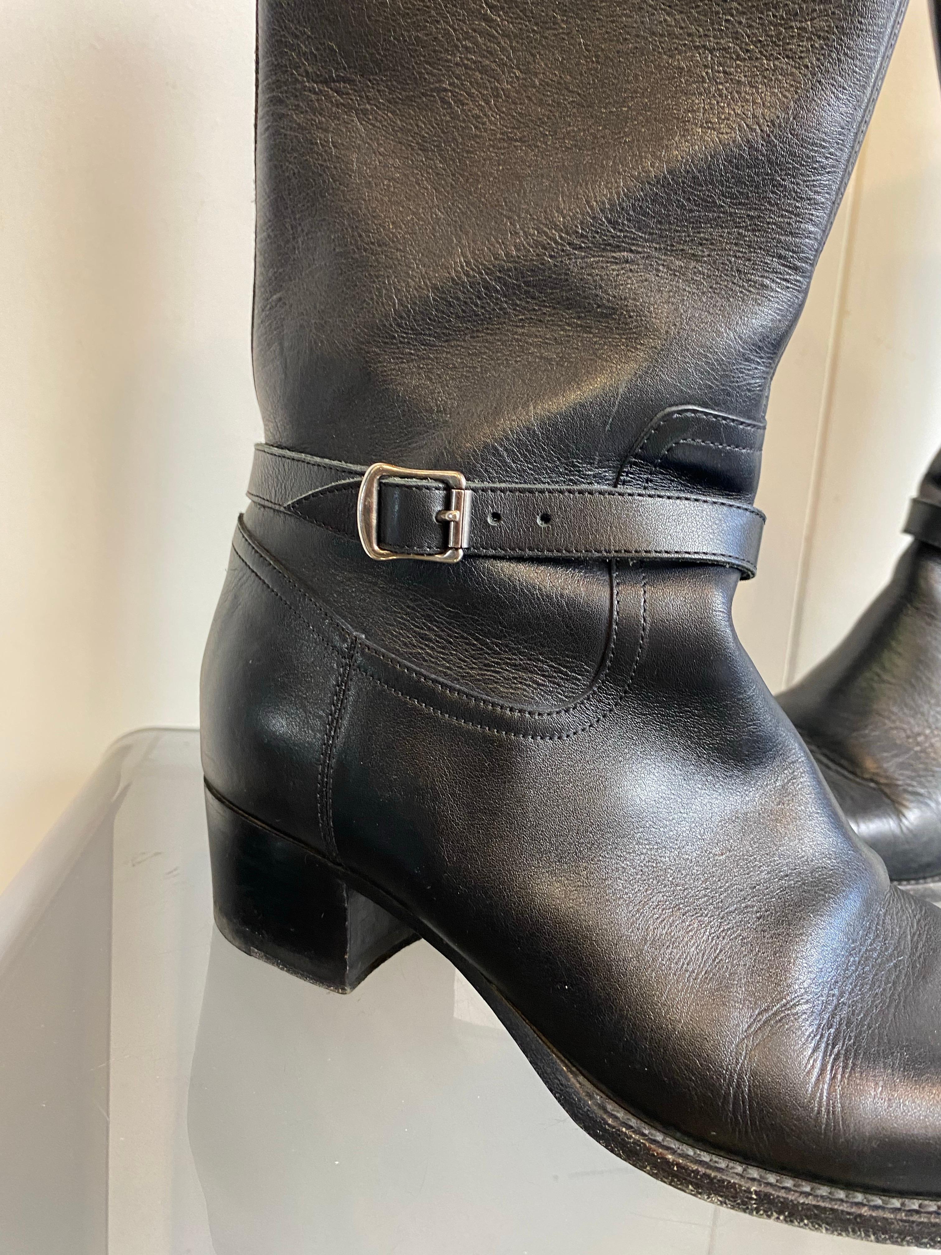 Saint Laurent Stiefel aus schwarzem Leder für Damen oder Herren im Angebot