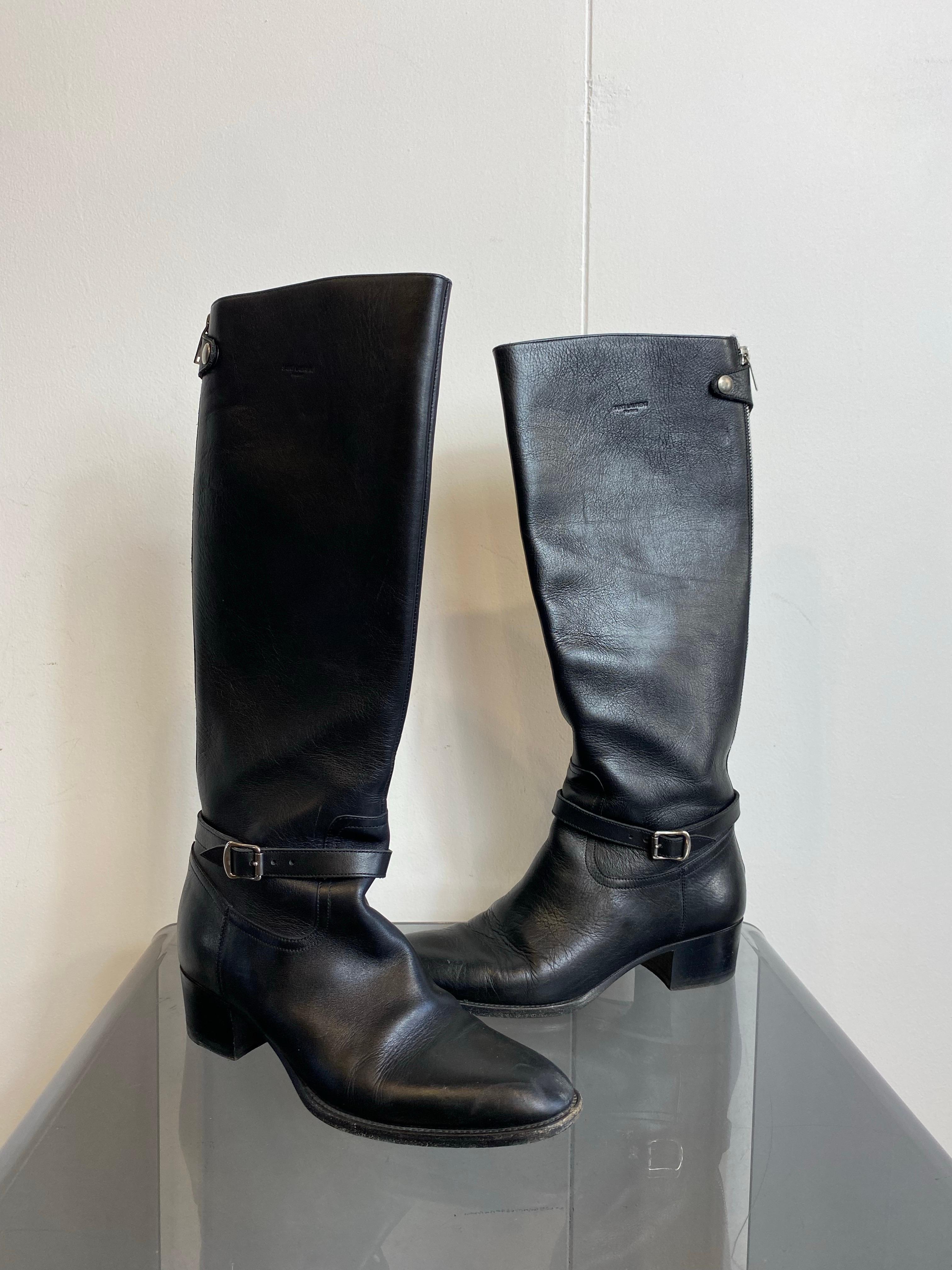 Saint Laurent Stiefel aus schwarzem Leder im Angebot 1