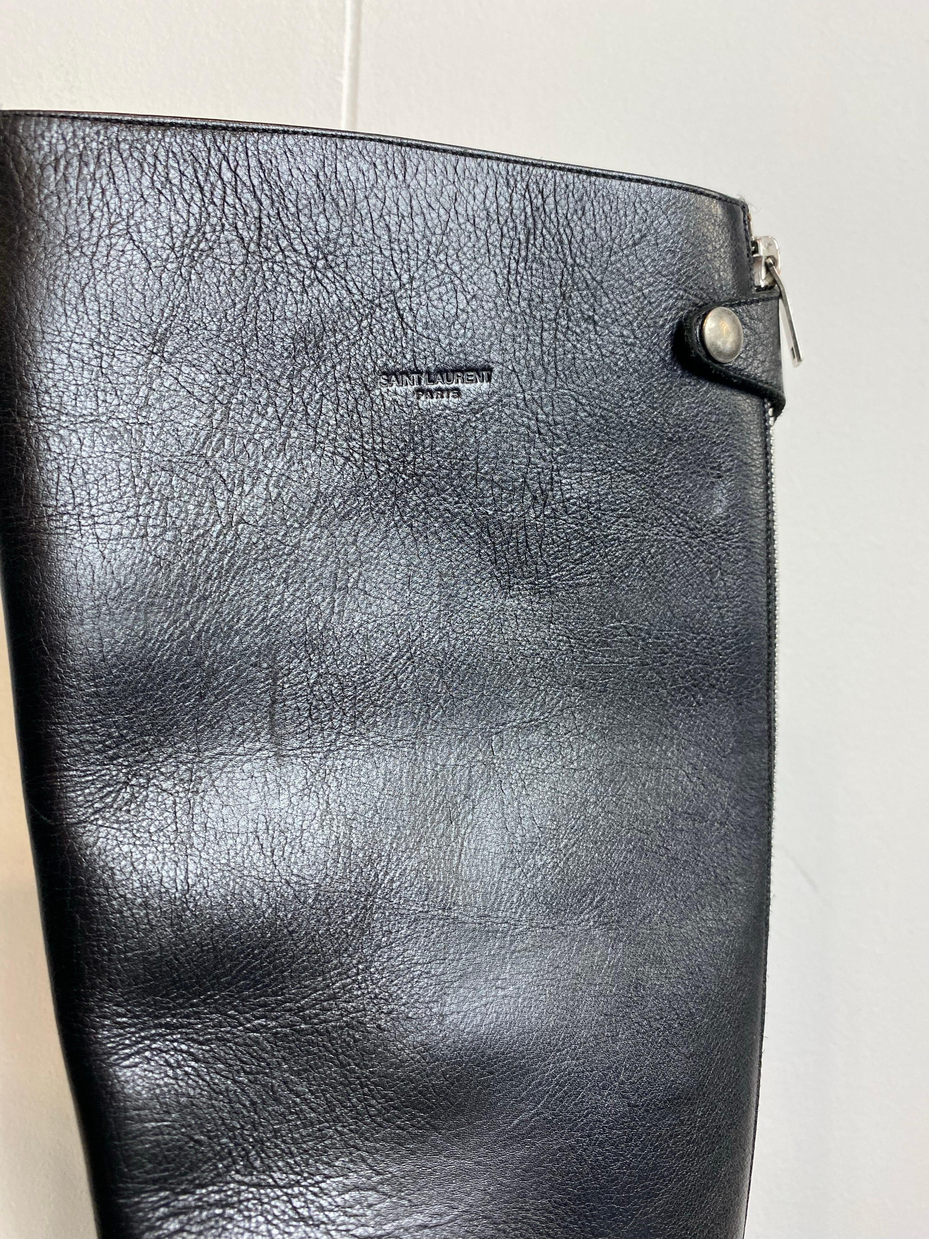 Saint Laurent Stiefel aus schwarzem Leder im Angebot 4