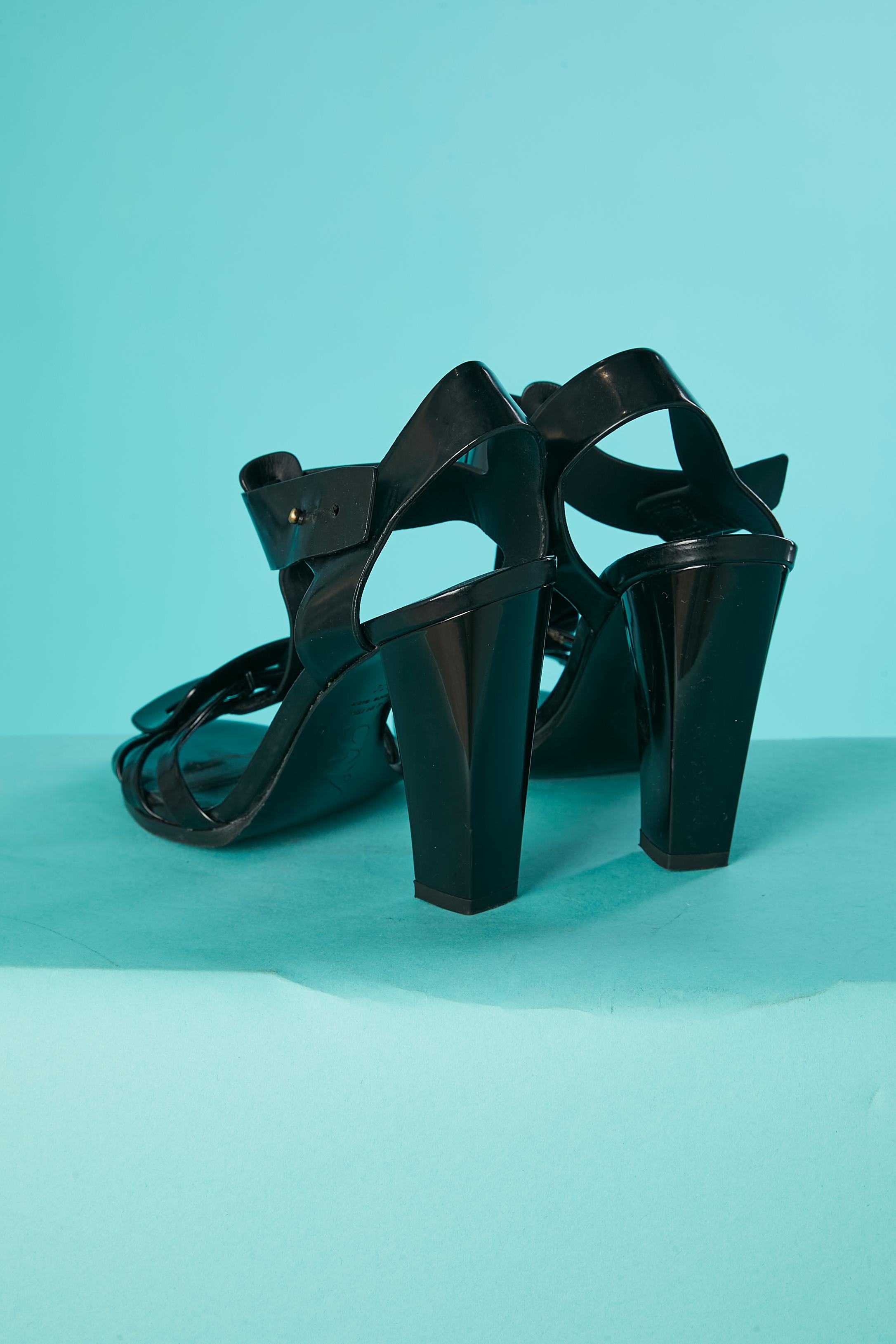 Black leather sandals with black buckle Roger Vivier  In Excellent Condition For Sale In Saint-Ouen-Sur-Seine, FR