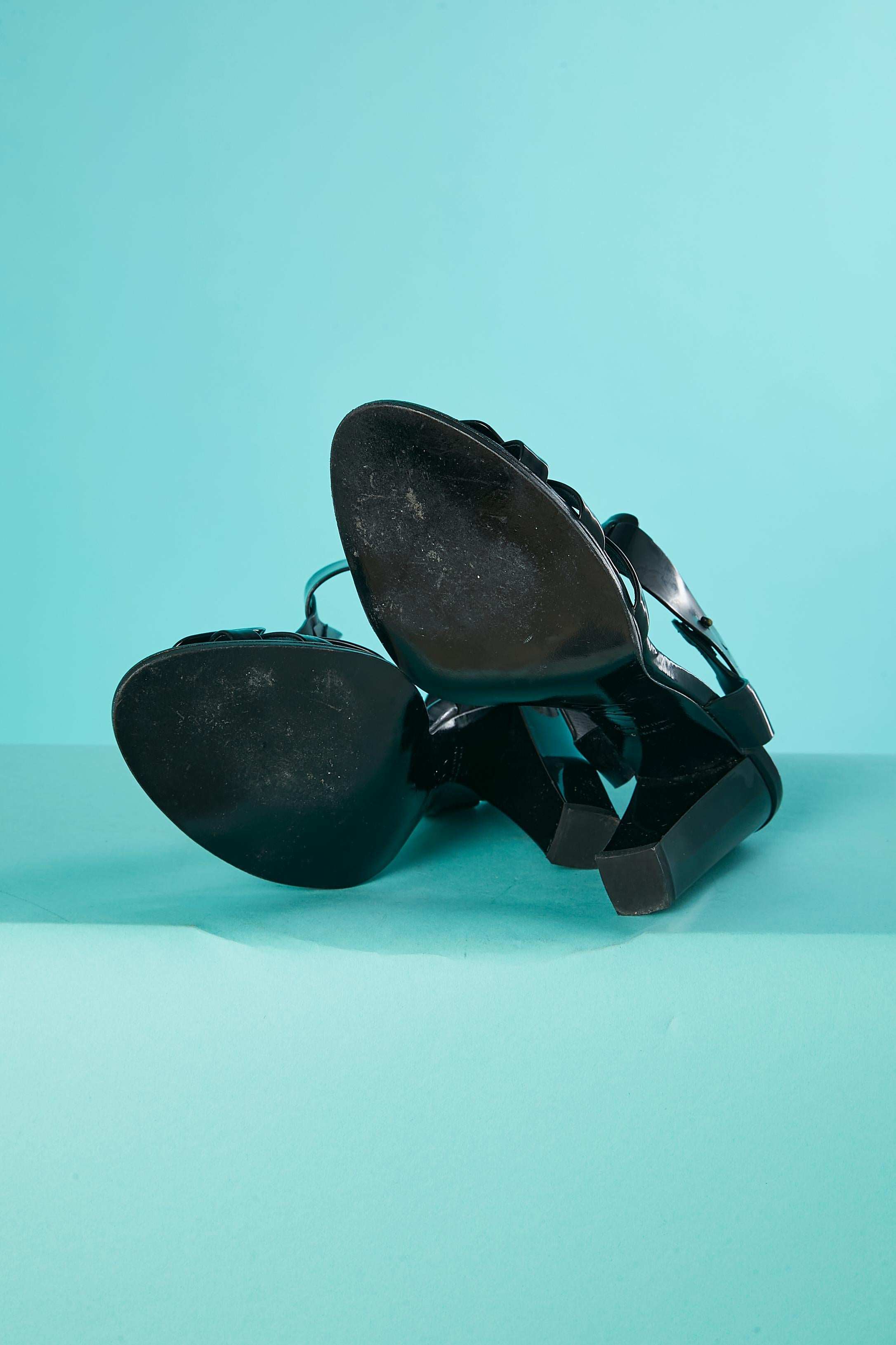 Black leather sandals with black buckle Roger Vivier  For Sale 1