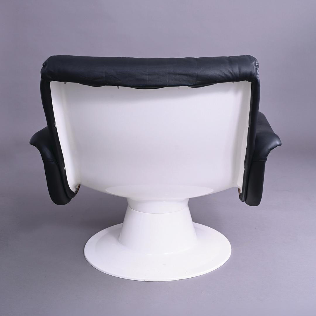 A pair of stunning armchairs in black leather upholstery and white fibreglass by Finnish designer Yrjö Kukkapuro. This organic shaped chair is made in a moulded fibreglass frame and seat with thick cushions.

Note: When buying or delivering an item