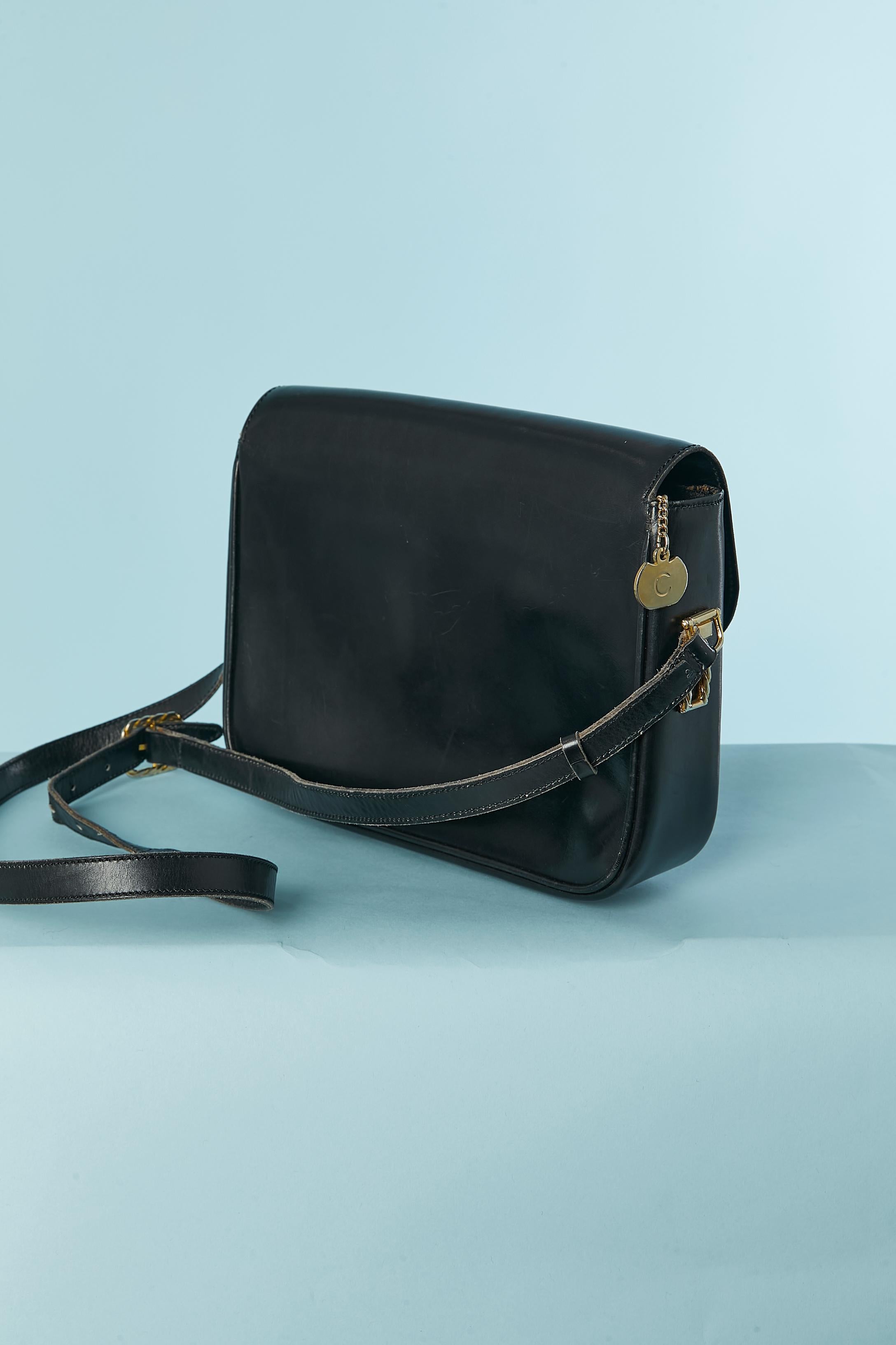 Black leather shoulder bag with gold metal hardware Céline Circa 1970's In Fair Condition For Sale In Saint-Ouen-Sur-Seine, FR