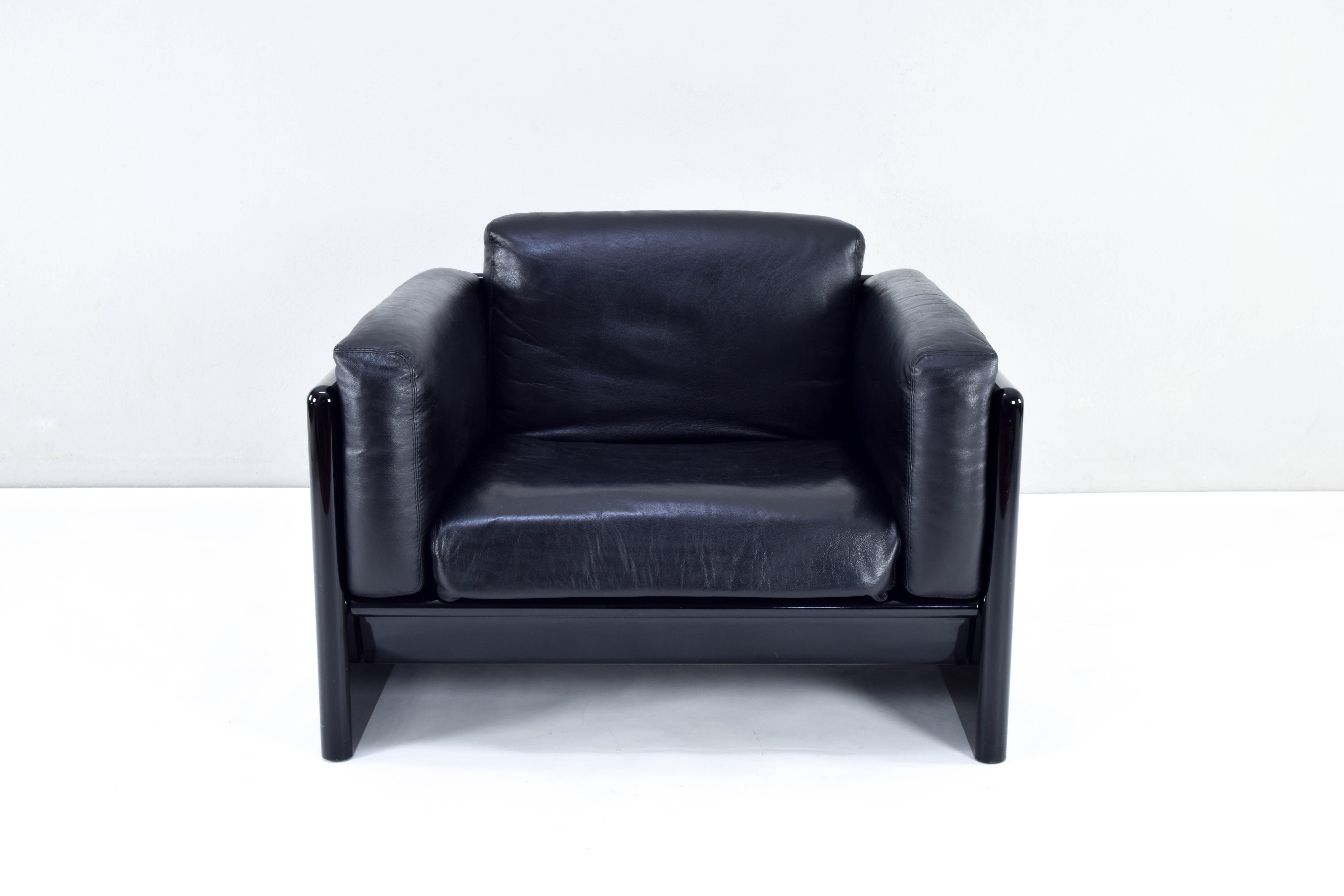 Mid-Century Modern Black Leather Simone Armchair by Ufficio Progetti Gavina for Simon International For Sale