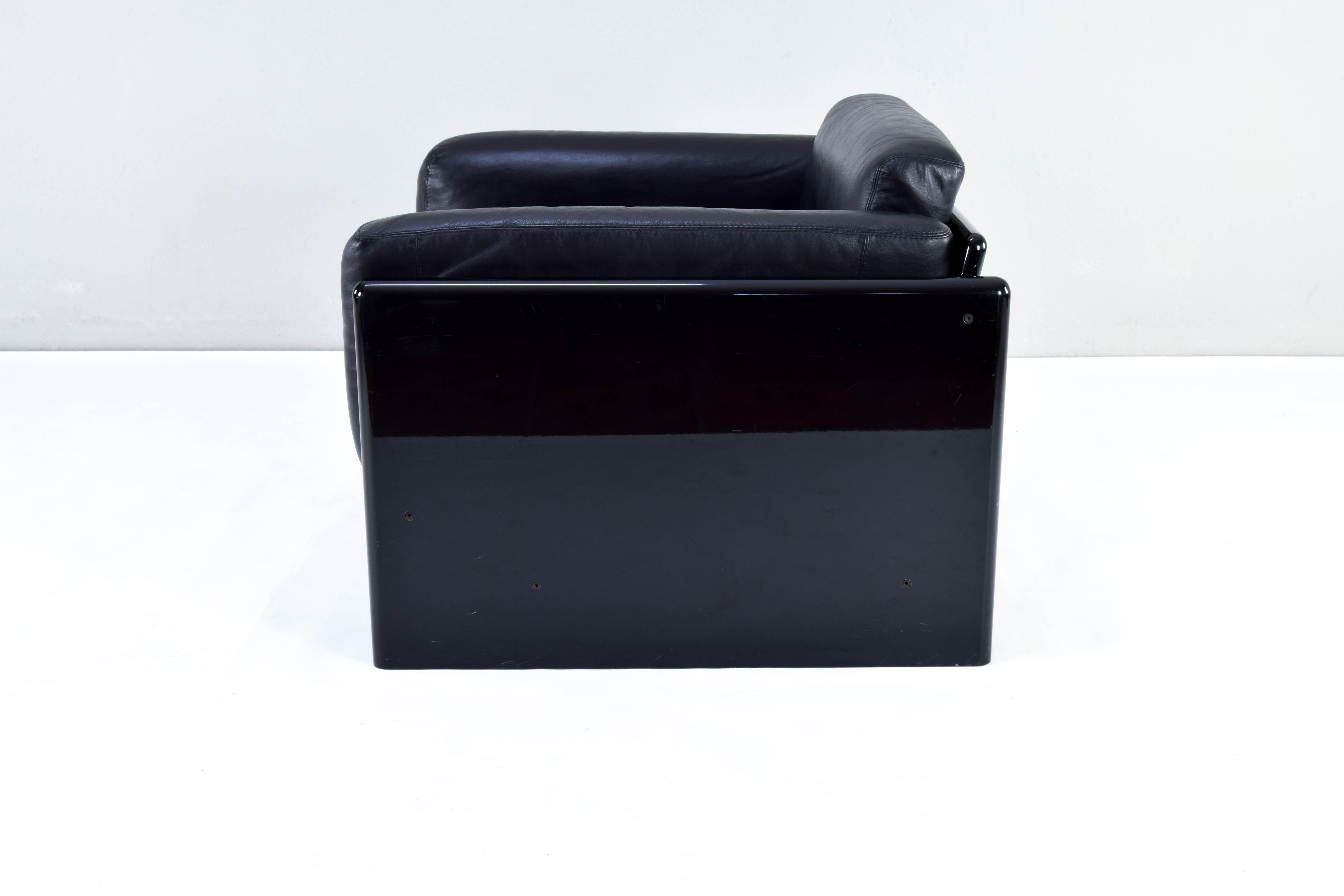 Lacquered Black Leather Simone Armchair by Ufficio Progetti Gavina for Simon International For Sale