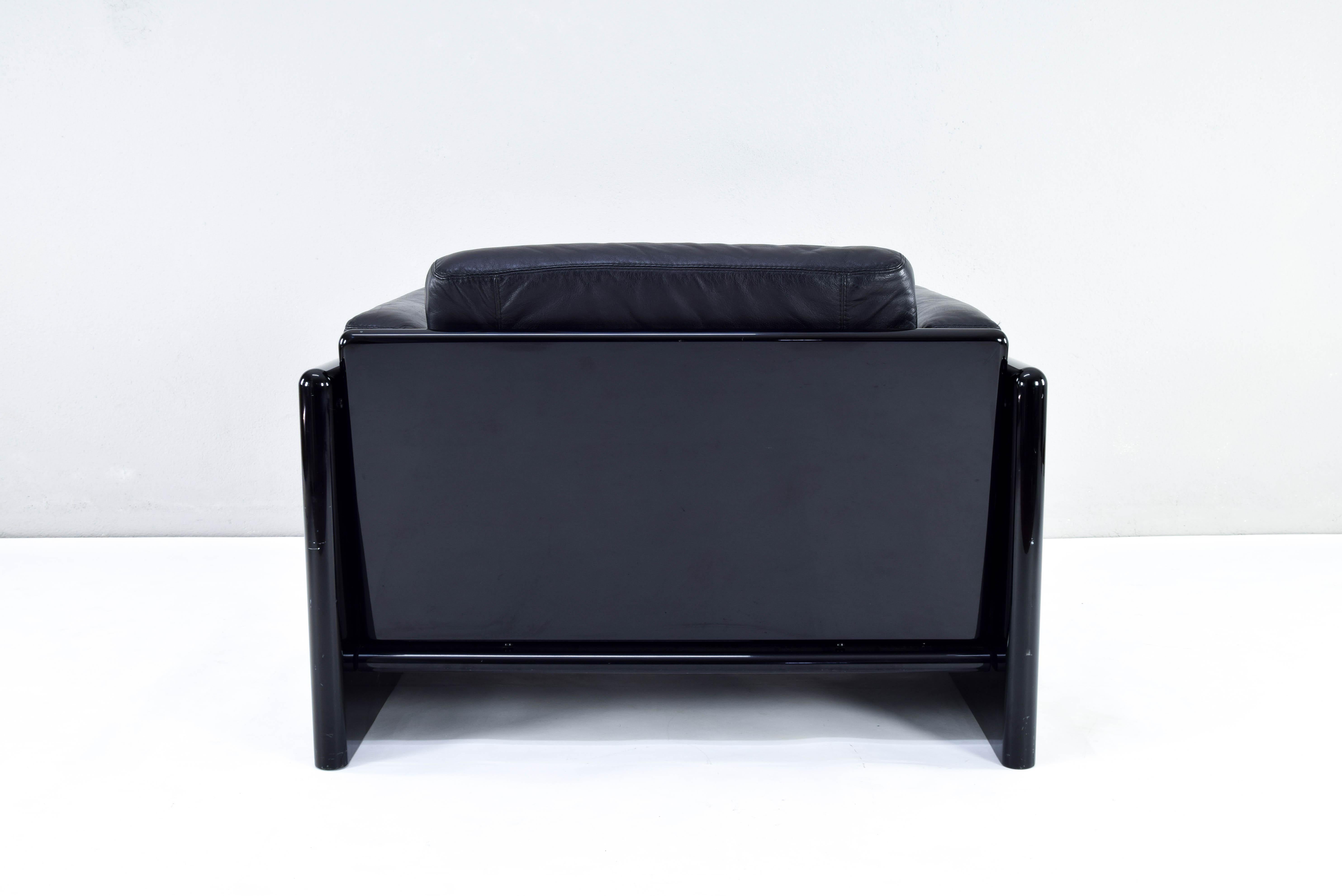 20th Century Black Leather Simone Armchair by Ufficio Progetti Gavina for Simon International For Sale