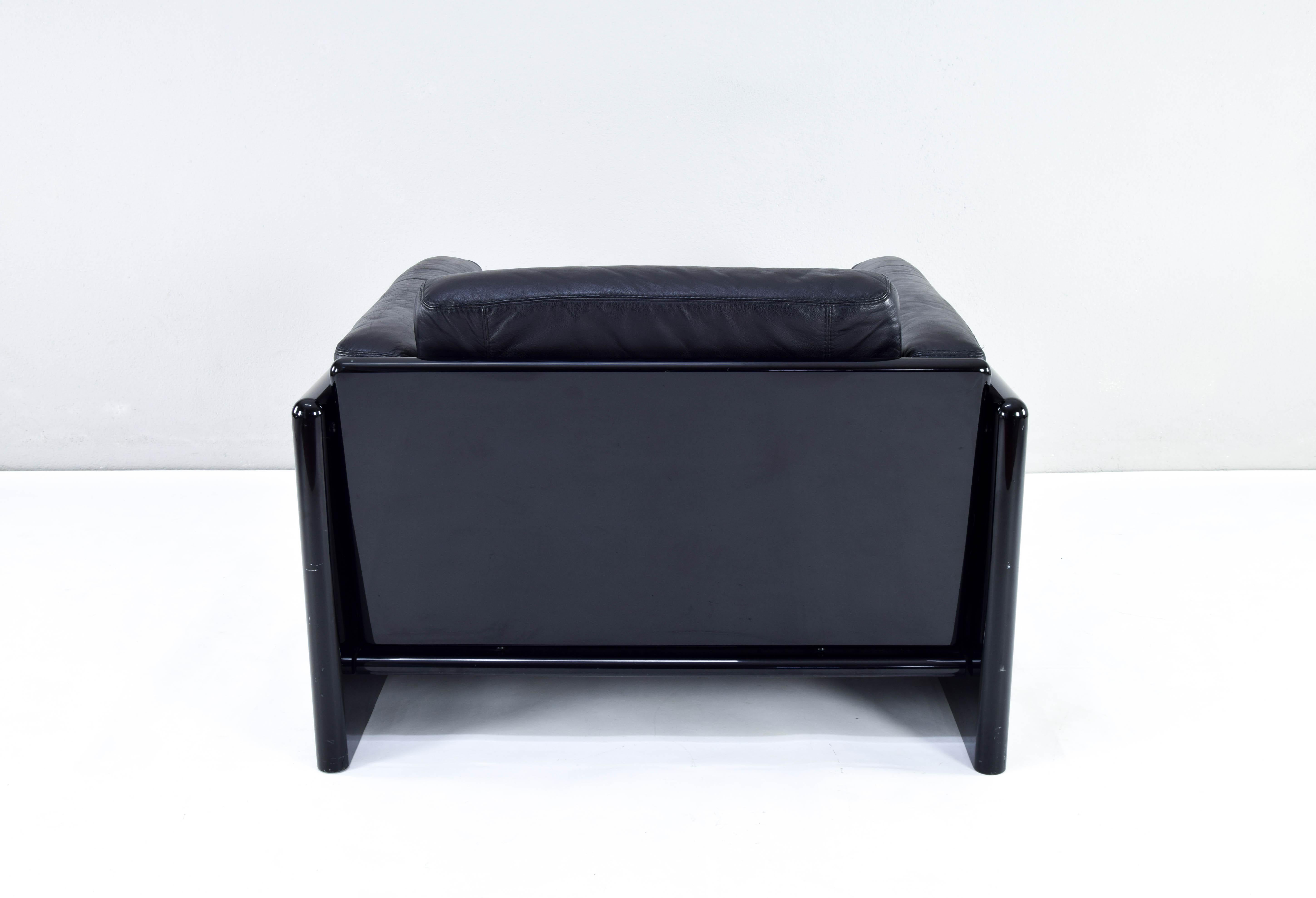 Black Leather Simone Armchair by Ufficio Progetti Gavina for Simon International For Sale 1