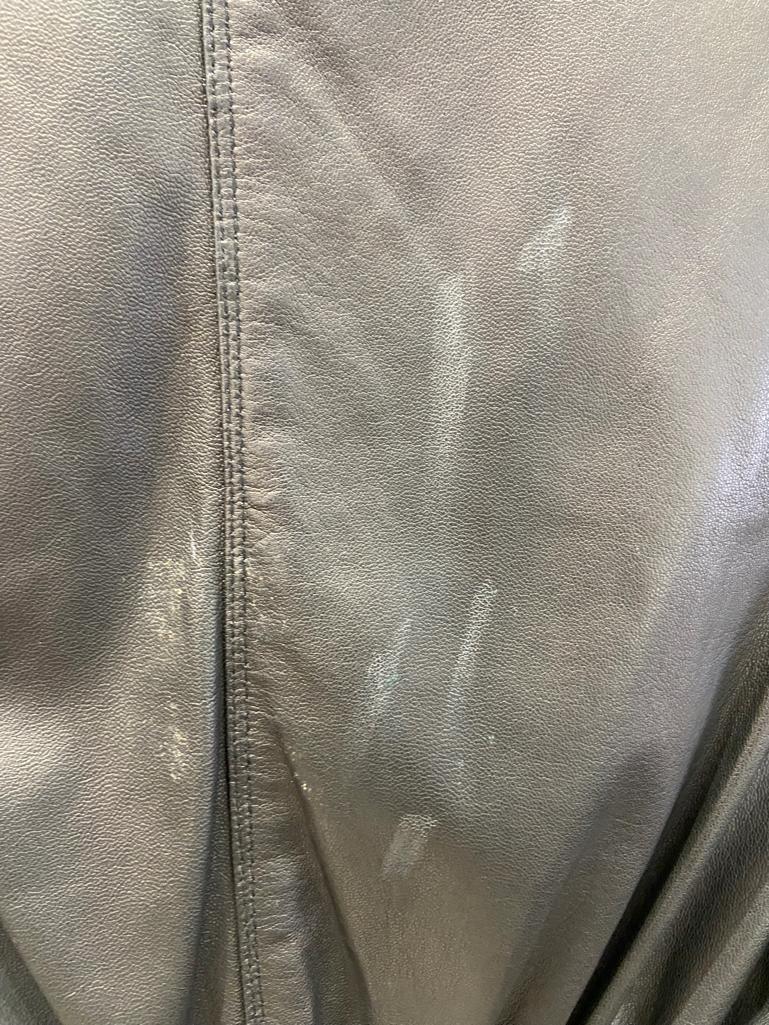 Black leather skirt-suit Gianni Versace For Sale 6