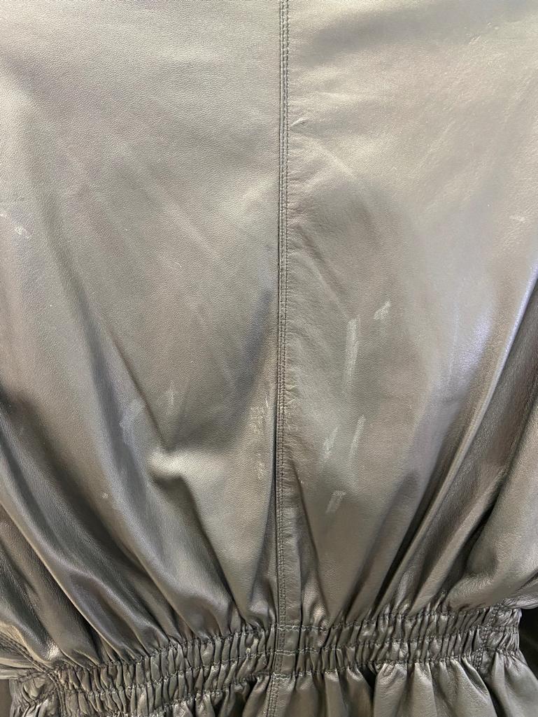 Black leather skirt-suit Gianni Versace For Sale 7
