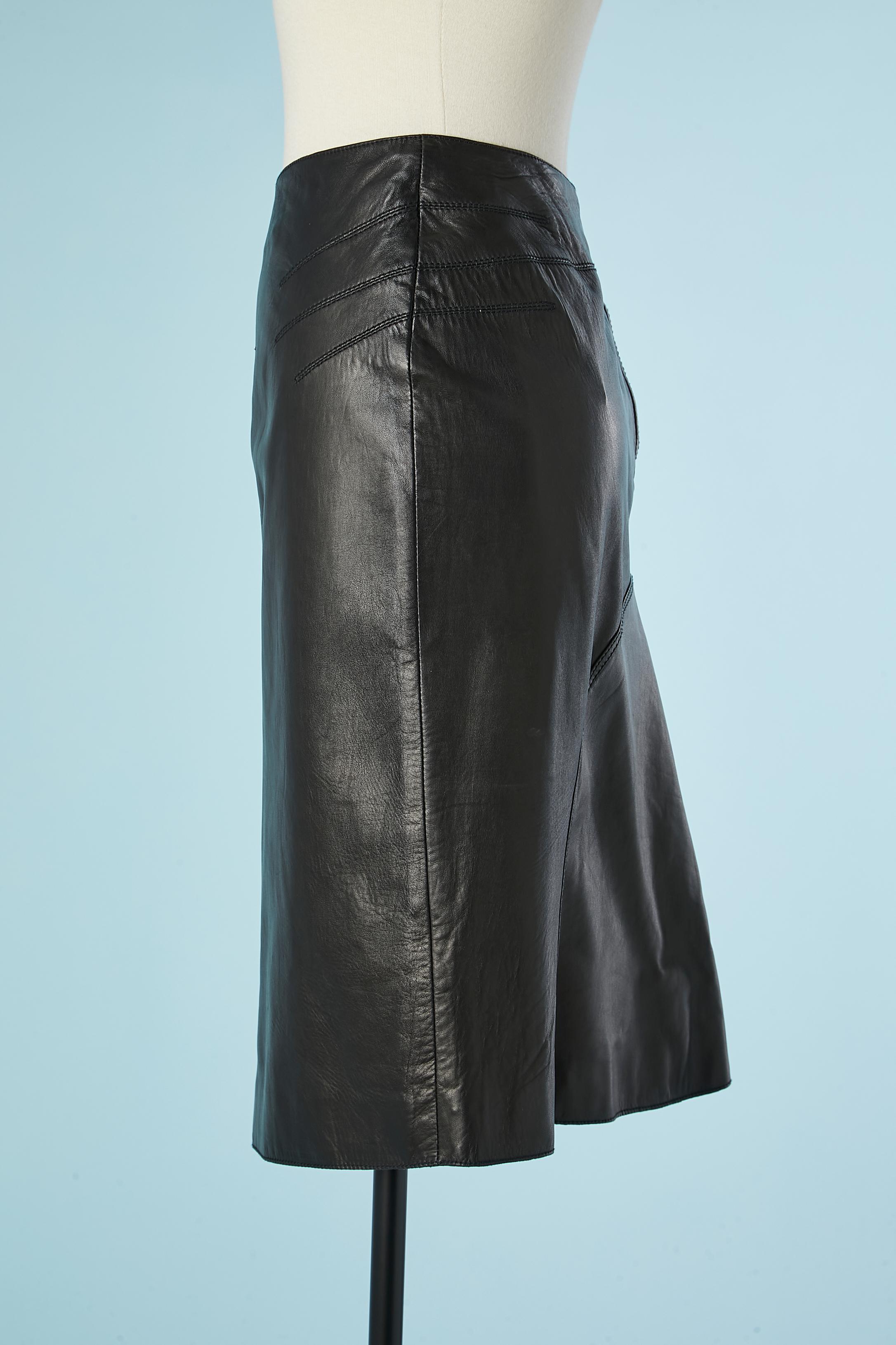 Black leather skirt Valentino  In Excellent Condition For Sale In Saint-Ouen-Sur-Seine, FR