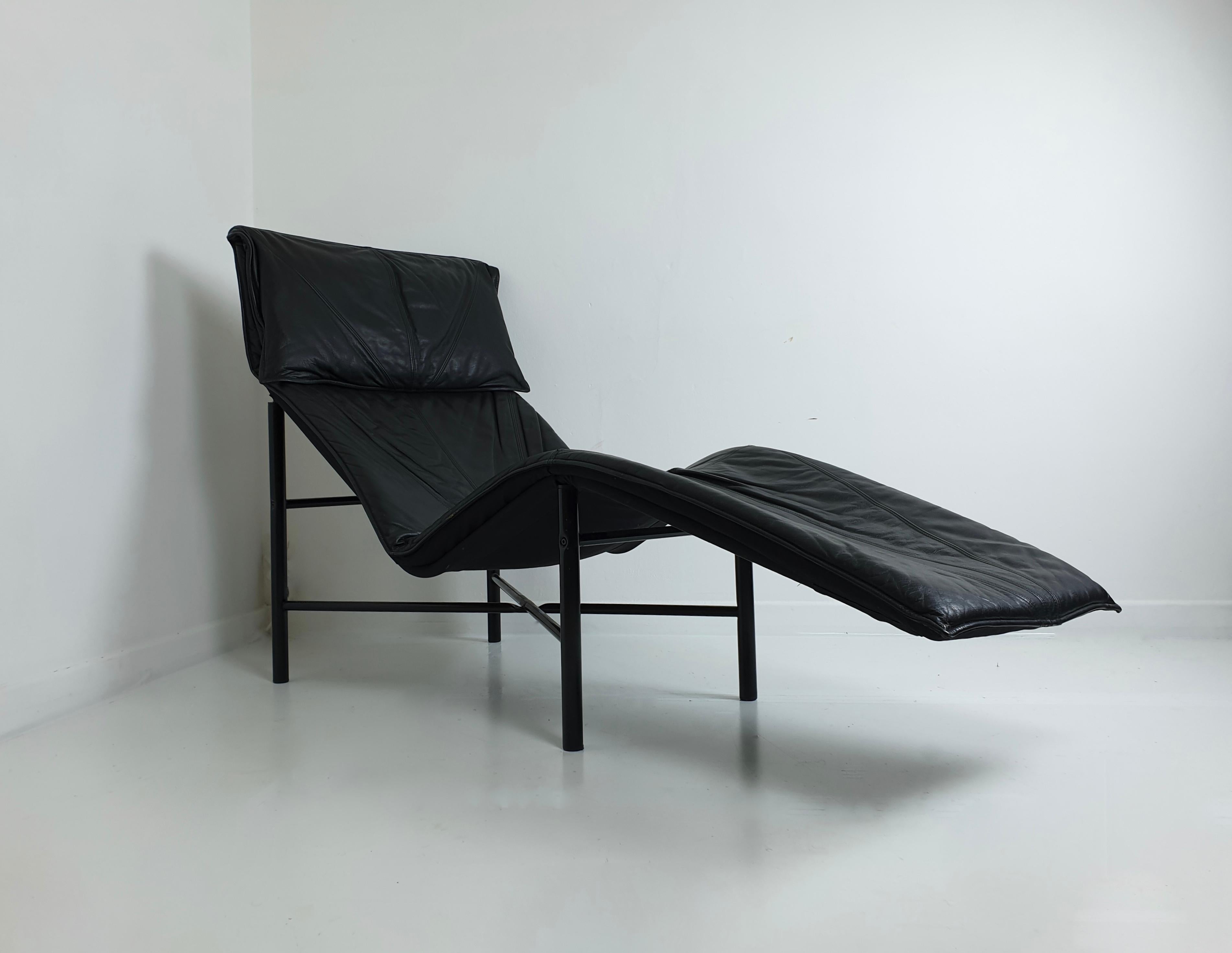 Swedish Black Leather 'Skye' Chaise by Tord Björklund for Ikea, circa 1980 For Sale