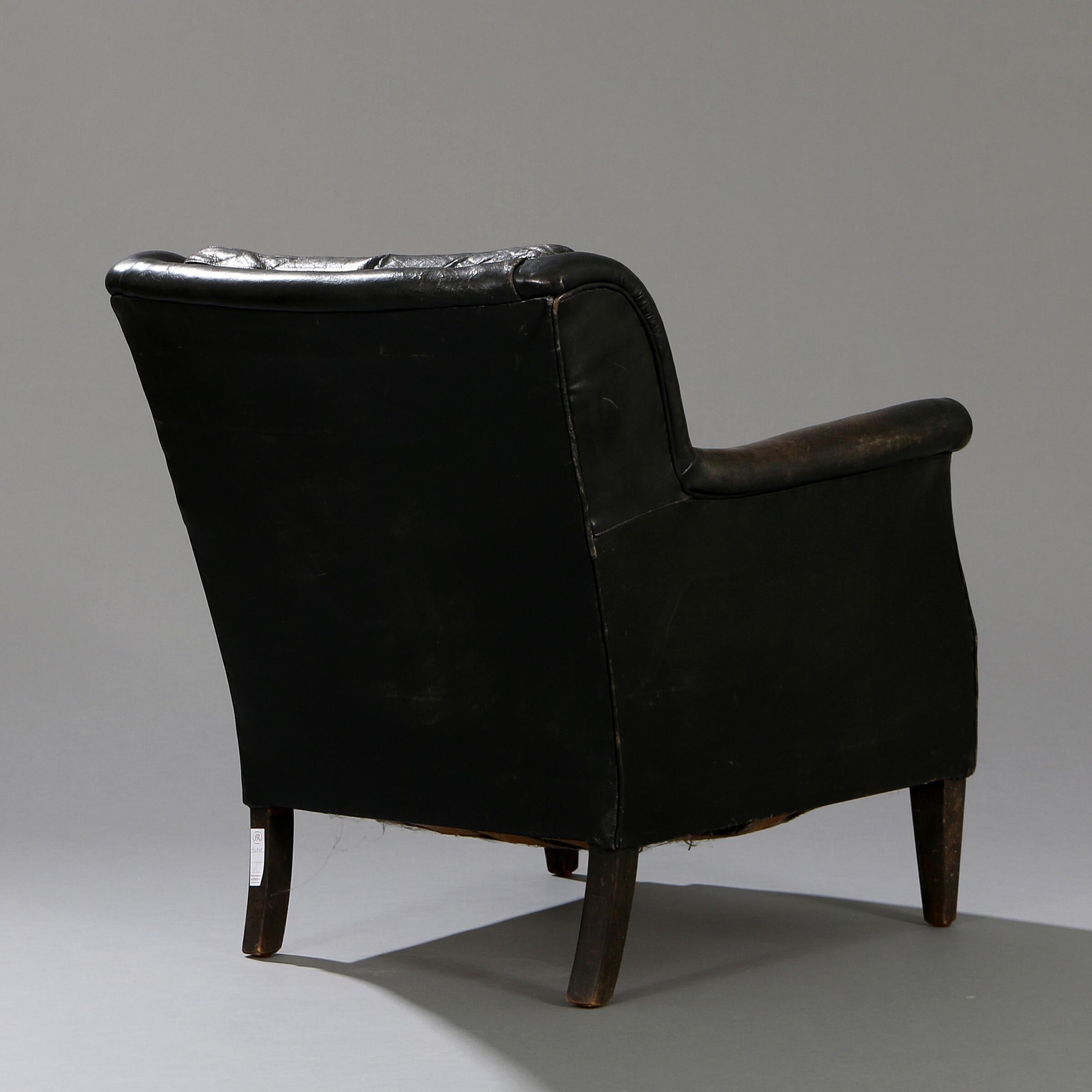 Européen Canapé et fauteuil en cuir noir attribués à Frits Henningsen, années 1950 en vente
