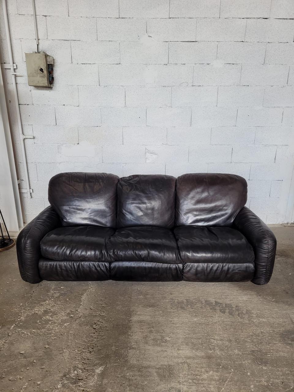 Arrigo Arigoni black leather sofa by busnelli model piumotto 1970. 
Goose down seat and backrest. Good condition, nice patina. 
Dimensions : Width: 200 cm. Height: 75 cm. Depth: 90 cm. Seat height: 45 cm.