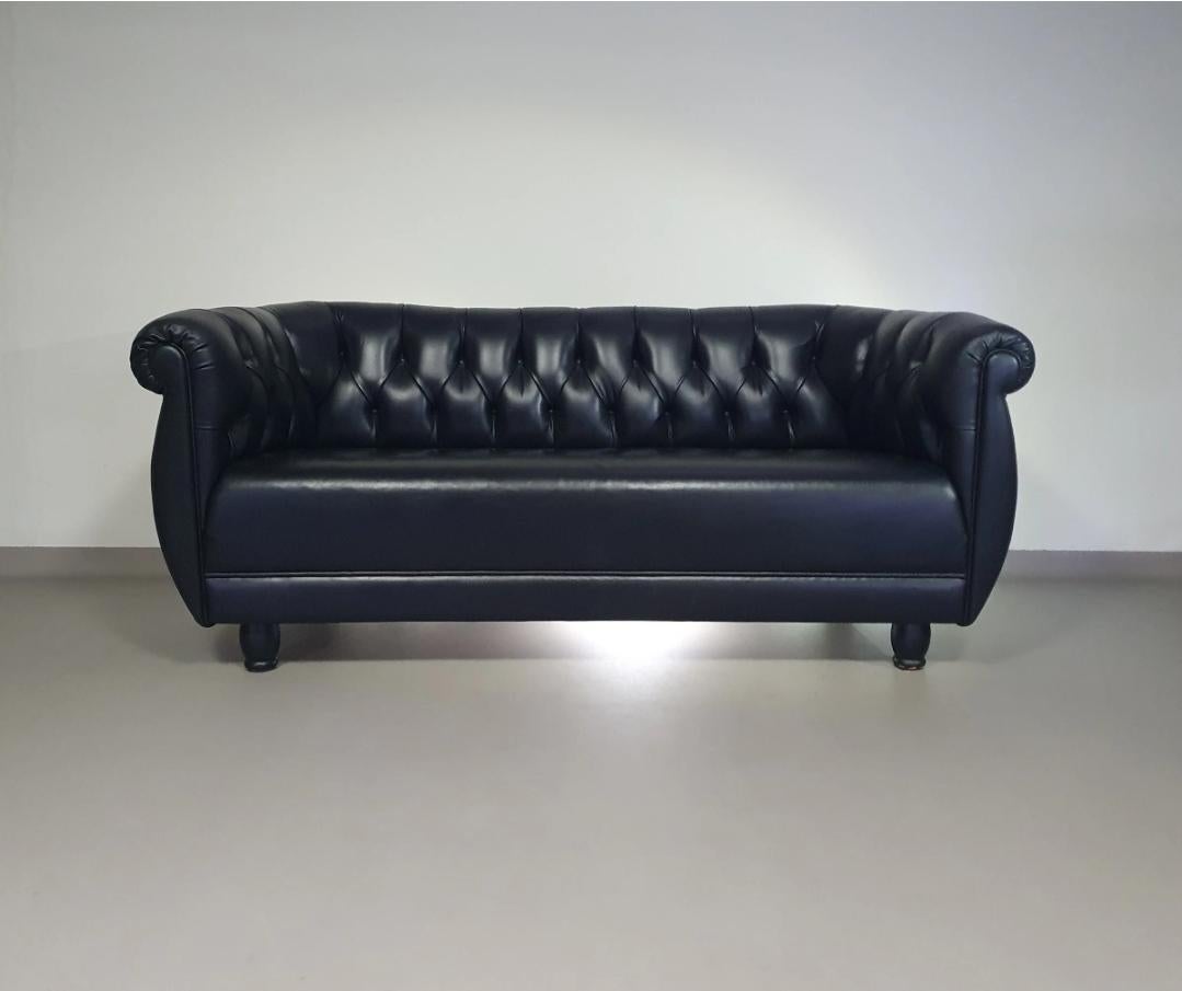 Black leather sofa by Anna Gili for Mastrangelo  Milan Furniture 1996
Wooden frame with H.R. expanded polyurethane.
Turned feet in lackered beechwood