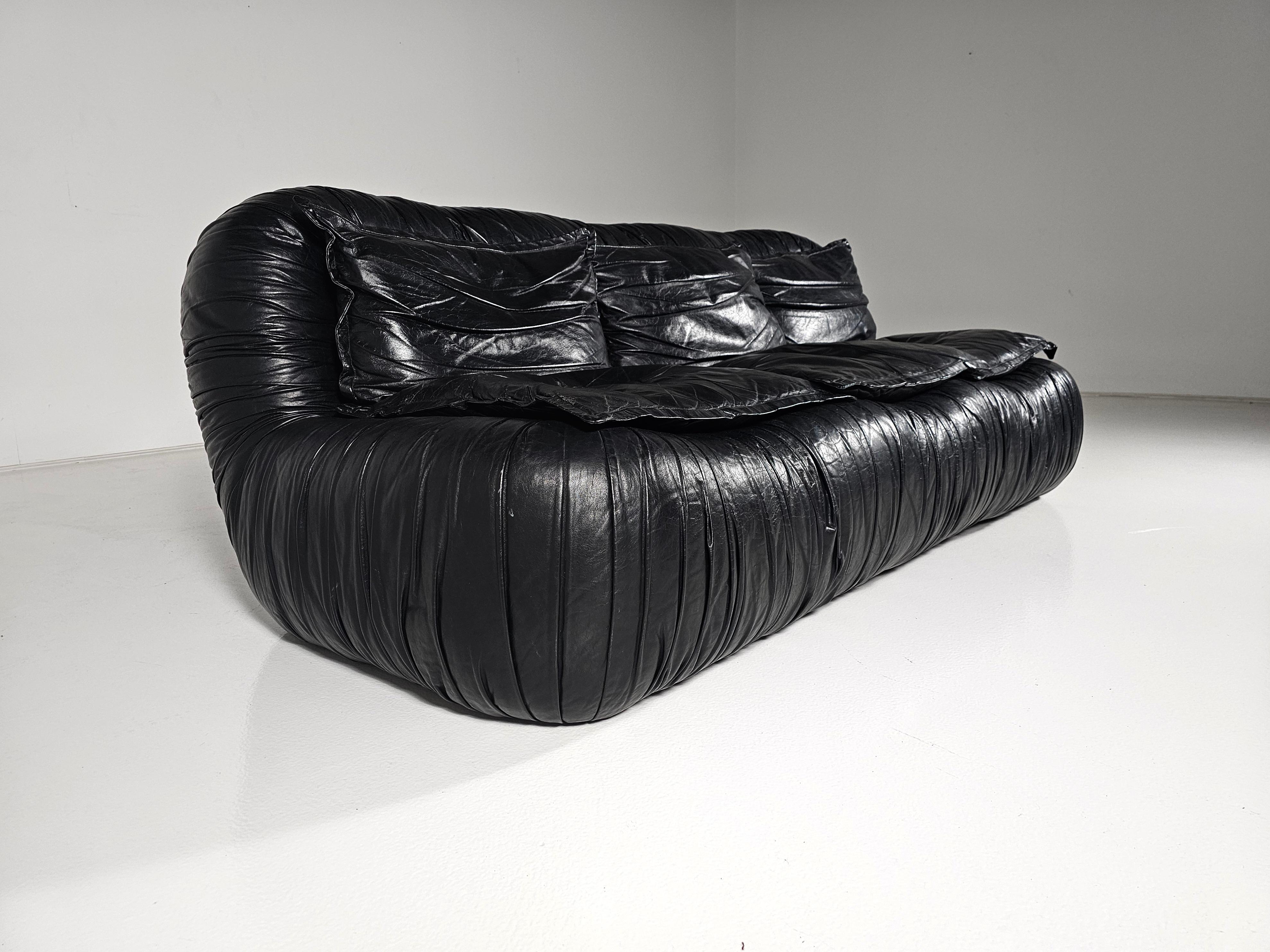 Mid-Century Modern Black leather sofa by De Pas, d'Urbino and Lomazzi for Dall'Oca, 1970s For Sale