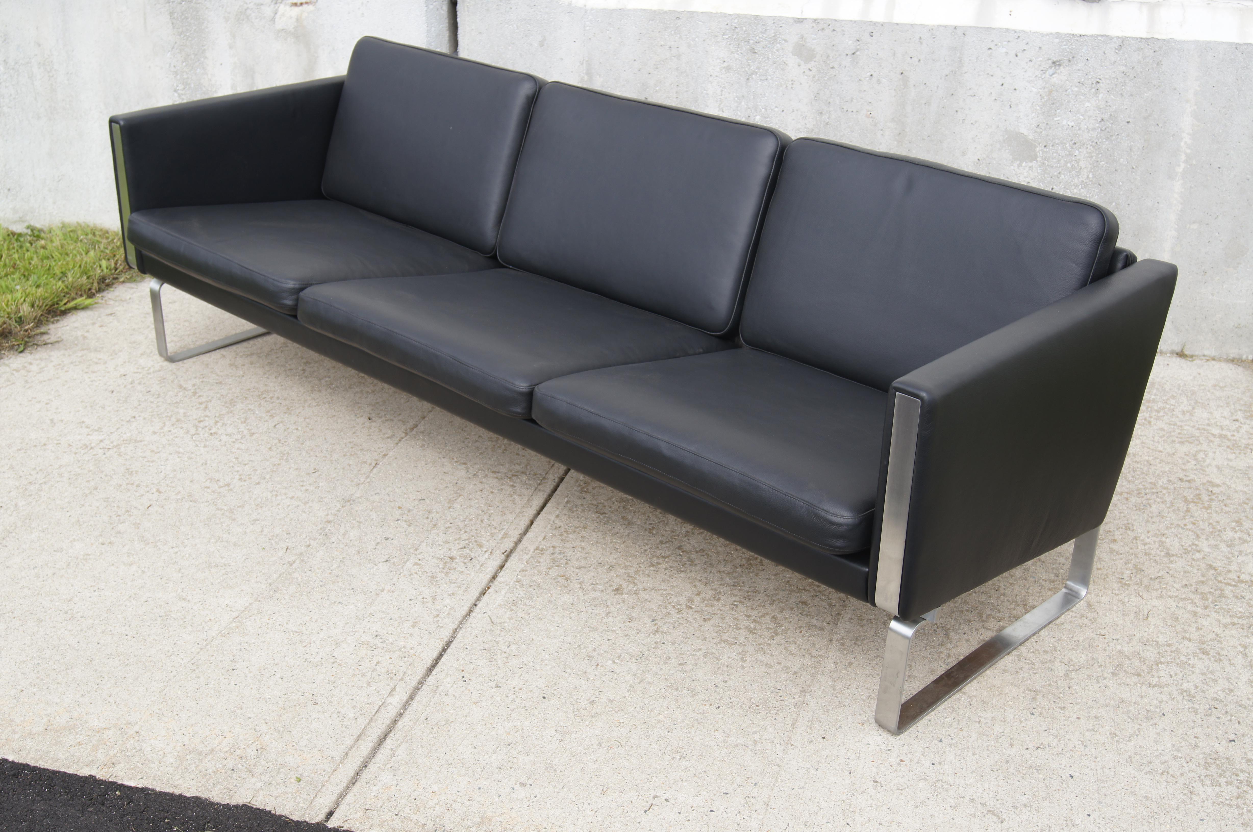 Danish Black Leather Sofa by Hans Wegner, Model CH103, for Carl Hansen & Son For Sale