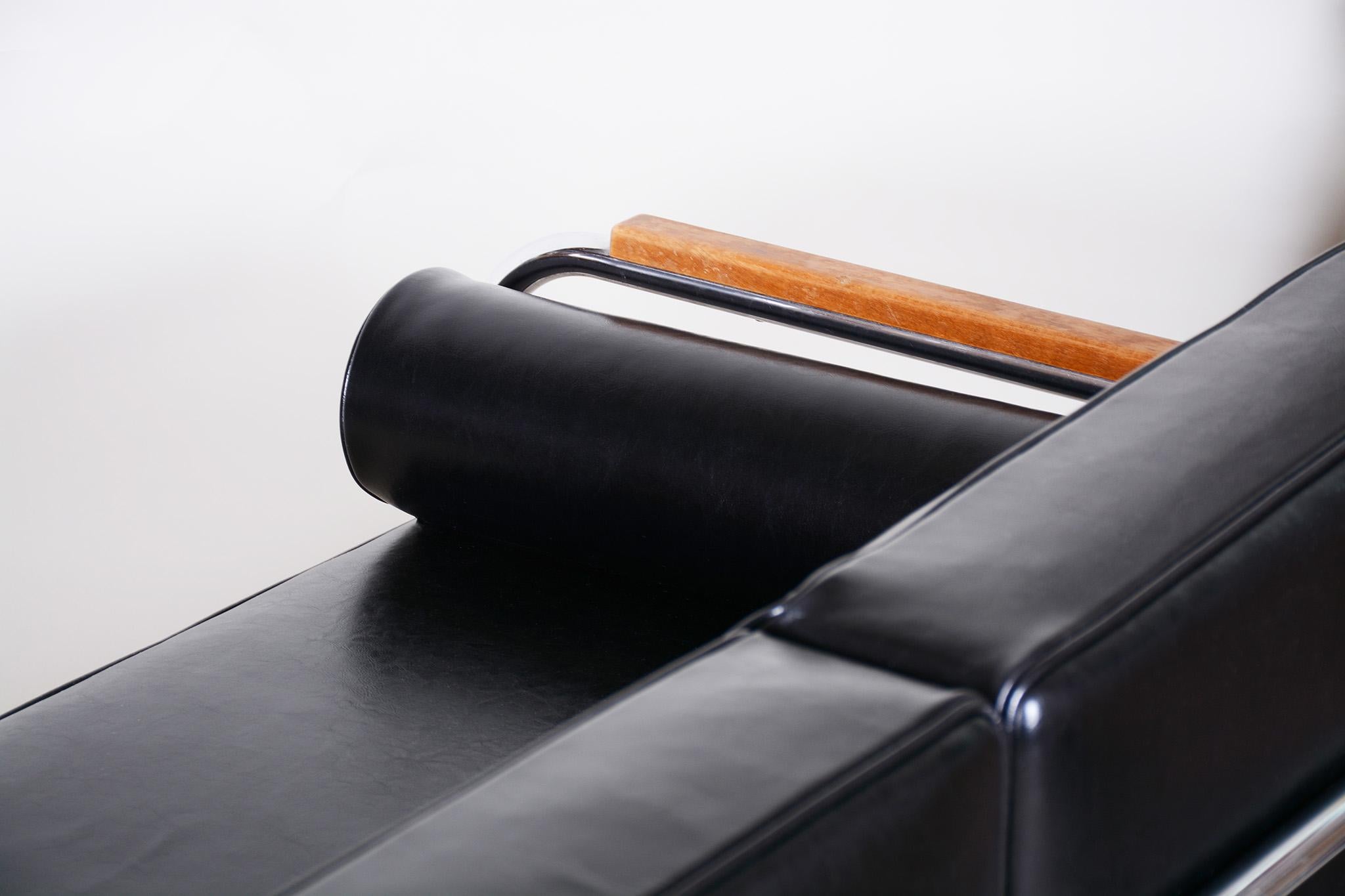 Canapé en cuir noir fabriqué par Thonet en Tchèque dans les années 1930 en vente 6