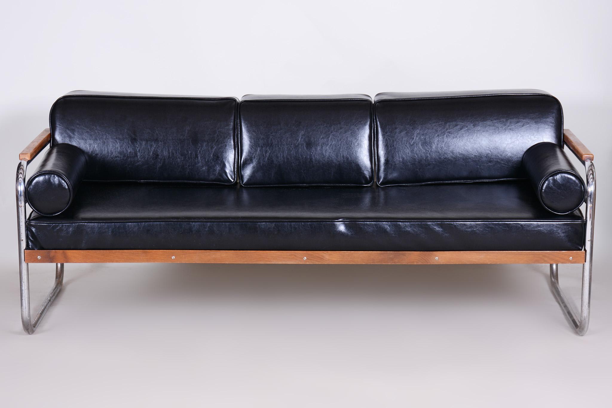 Schwarzes Sofa aus schwarzem Leder von Thonet aus den 1930er Jahren in Tschechien (Tschechisch) im Angebot