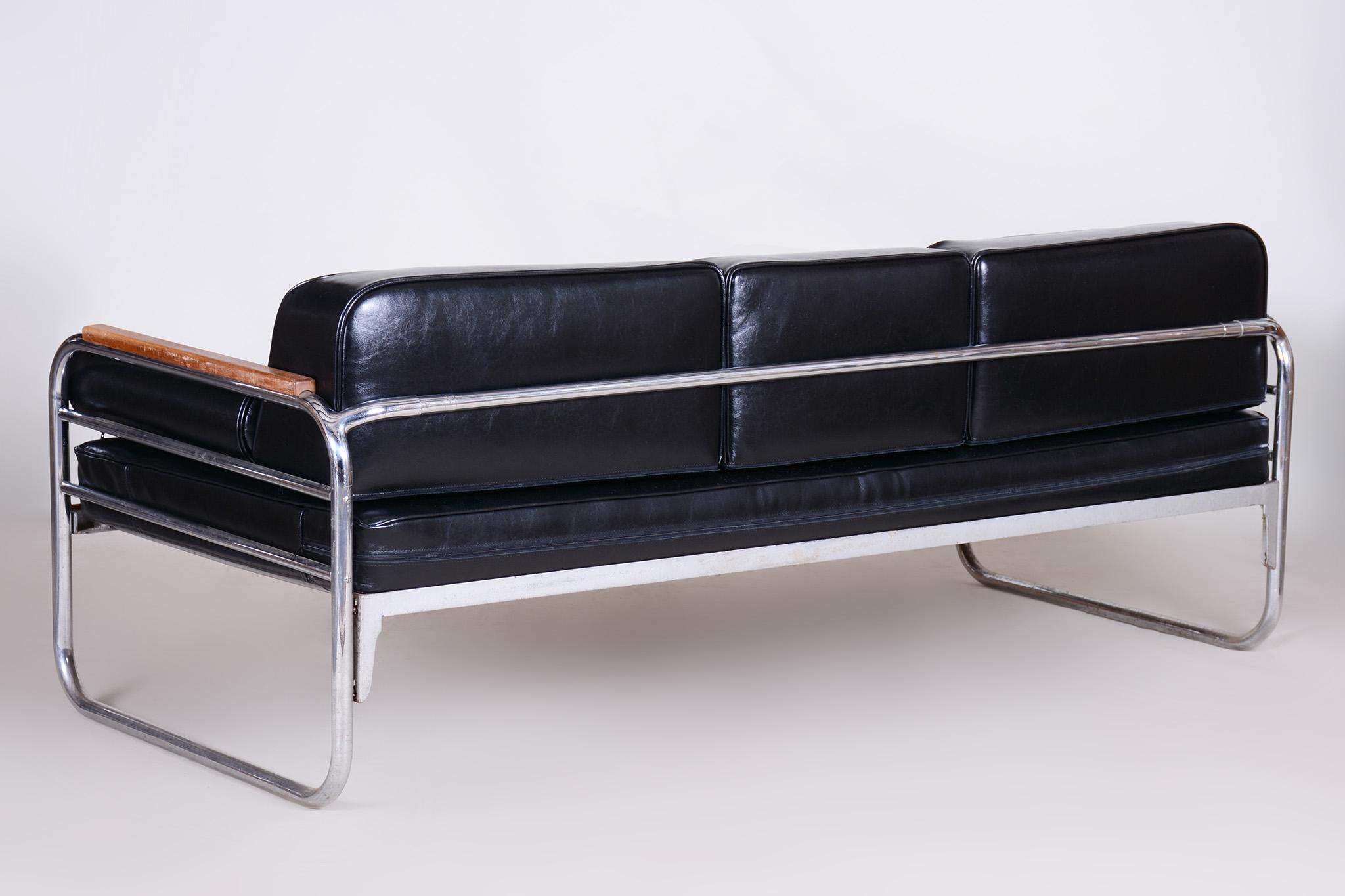 Schwarzes Sofa aus schwarzem Leder von Thonet aus den 1930er Jahren in Tschechien im Angebot 1