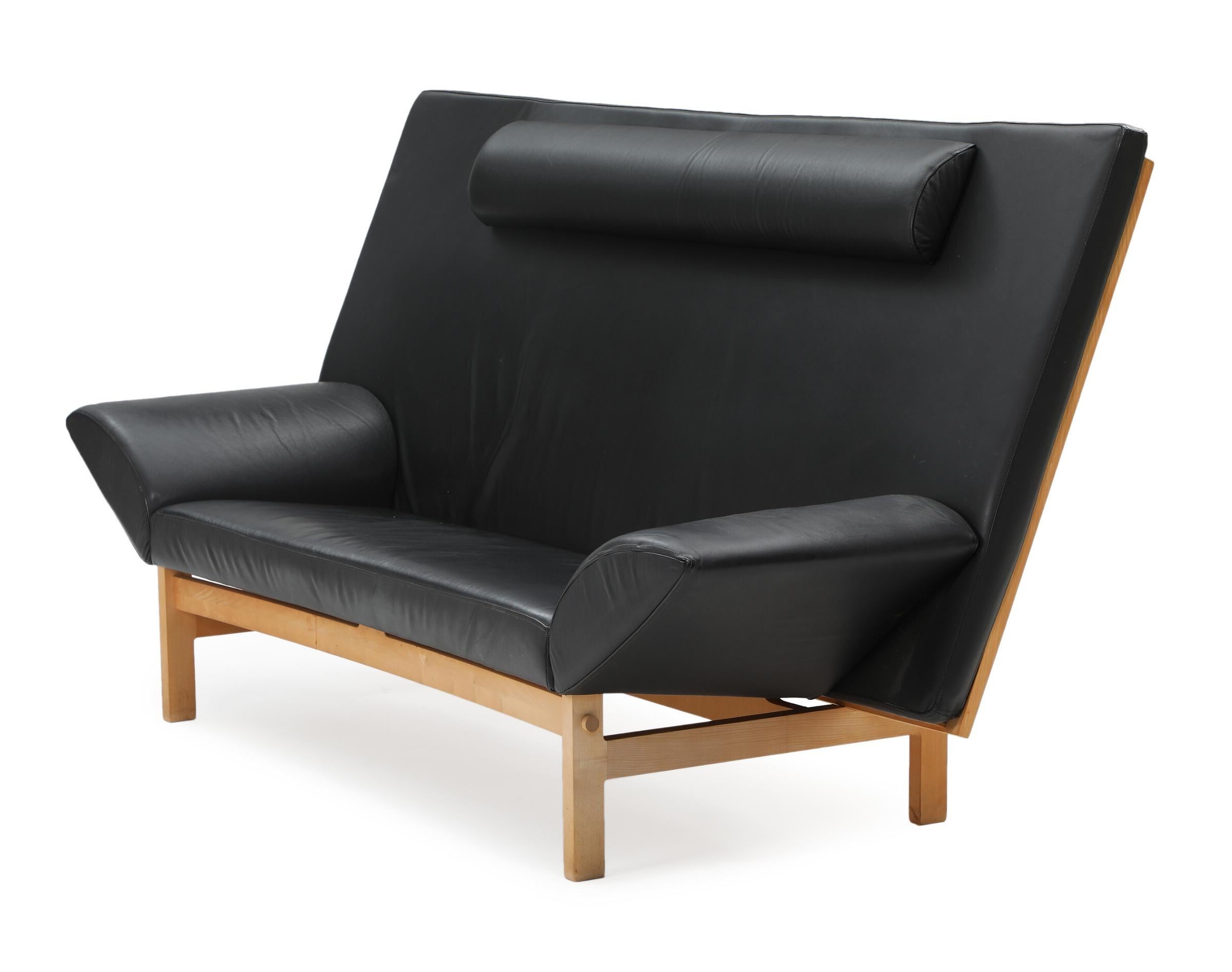 Danish Black Leather Sofa Model Ge-299 by Takashi Okamura & Erik Marquardsen for GETAMA For Sale
