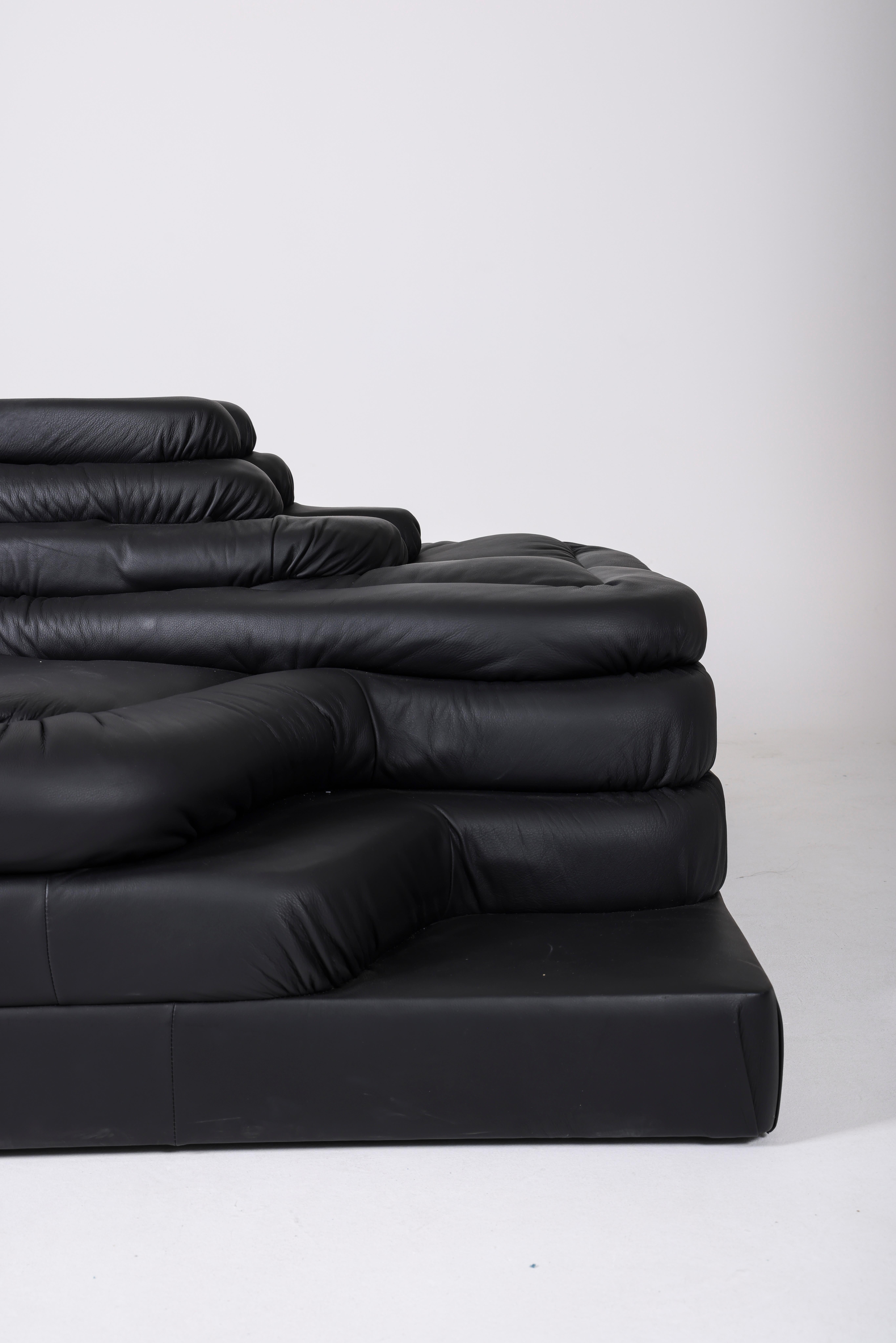 20th Century Black leather sofa Terrazza Ubald For Sale