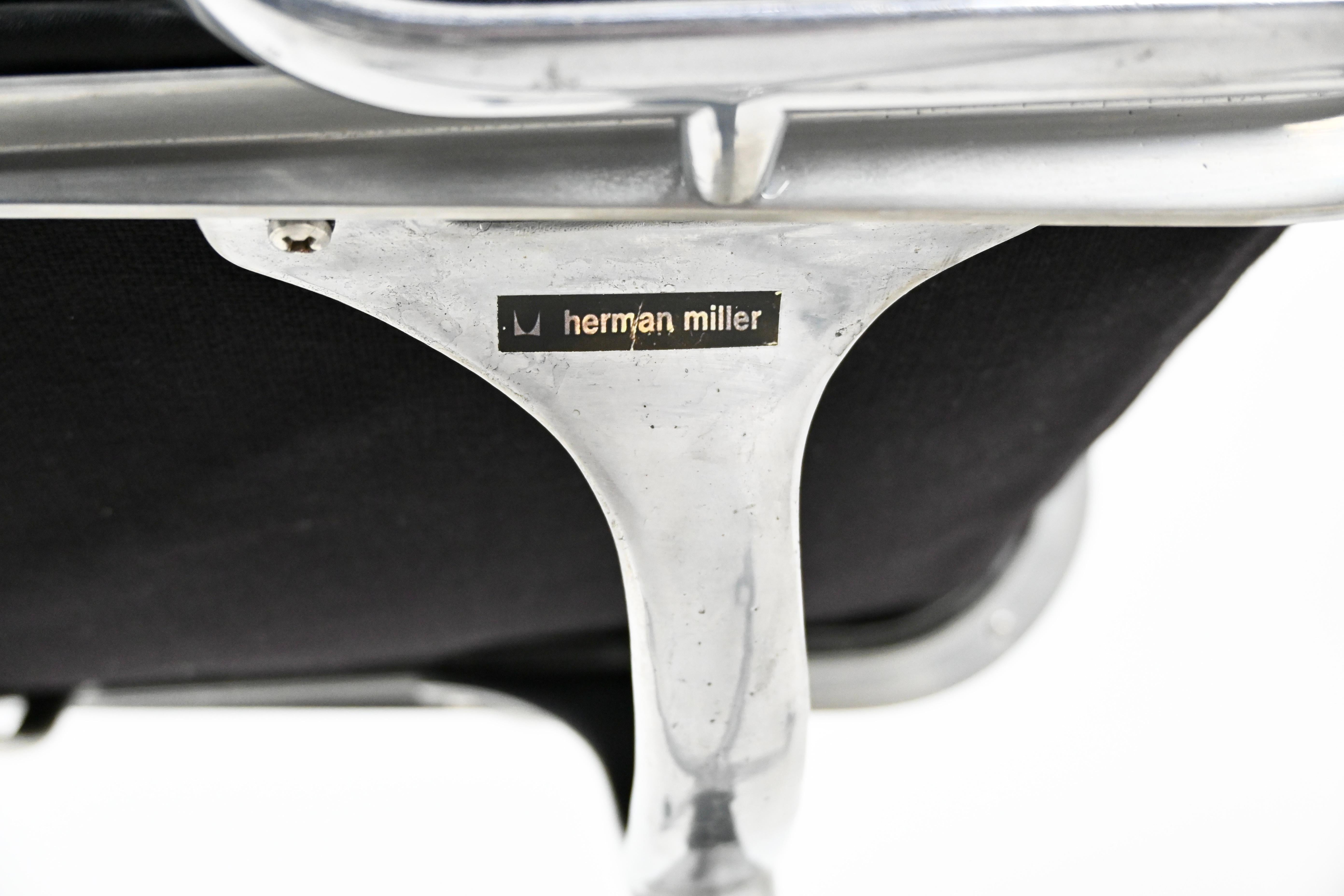 Black Leather Soft Pad Chair von Charles and Ray Eames für Herman Miller, 1970er Jahre im Angebot 3
