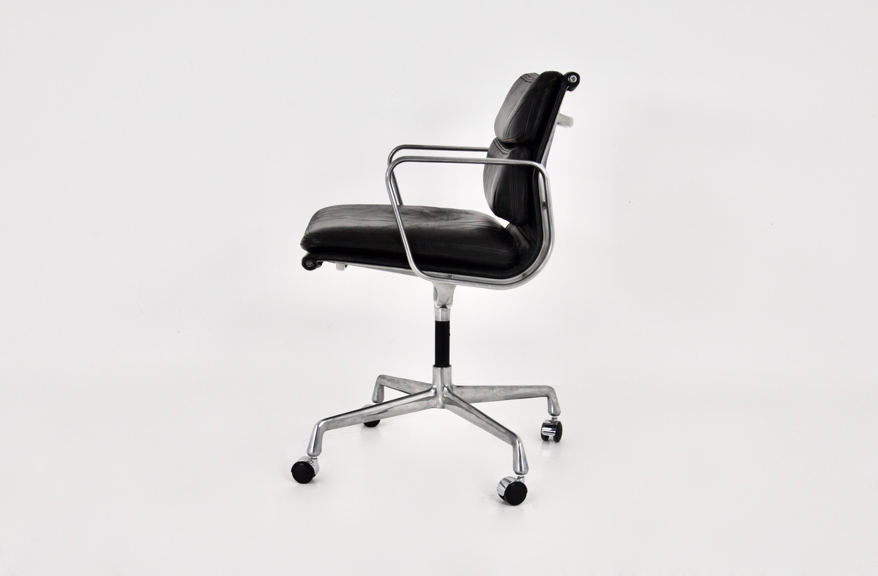 Black Leather Soft Pad Office Chair by Charles and Ray Eames for Icf, 1970s In Good Condition In bruxelles, BE