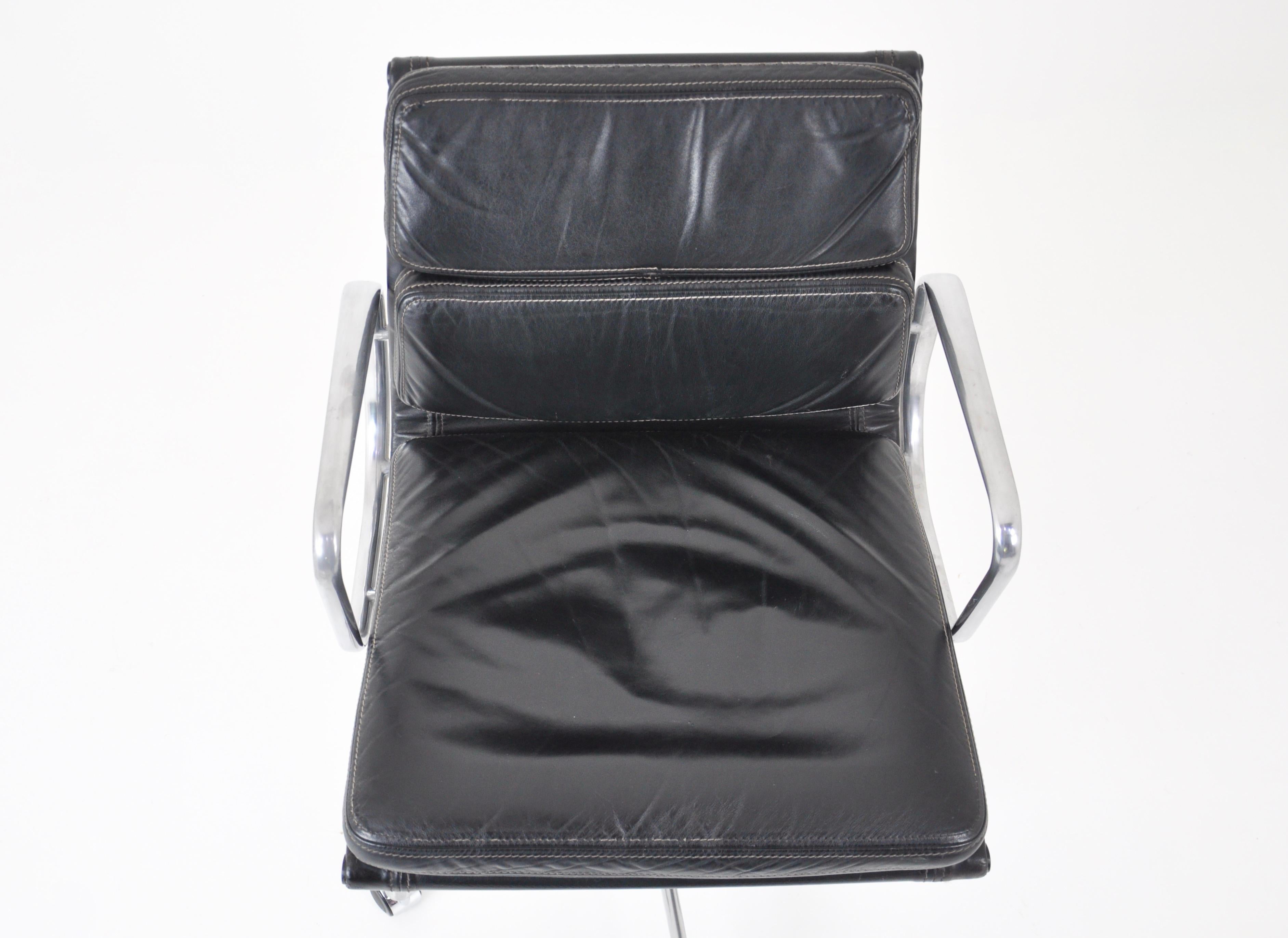 Sedia Soft Pad in pelle nera di Charles and Ray Eames per Icf, anni '70 In condizioni buone in vendita a bruxelles, BE